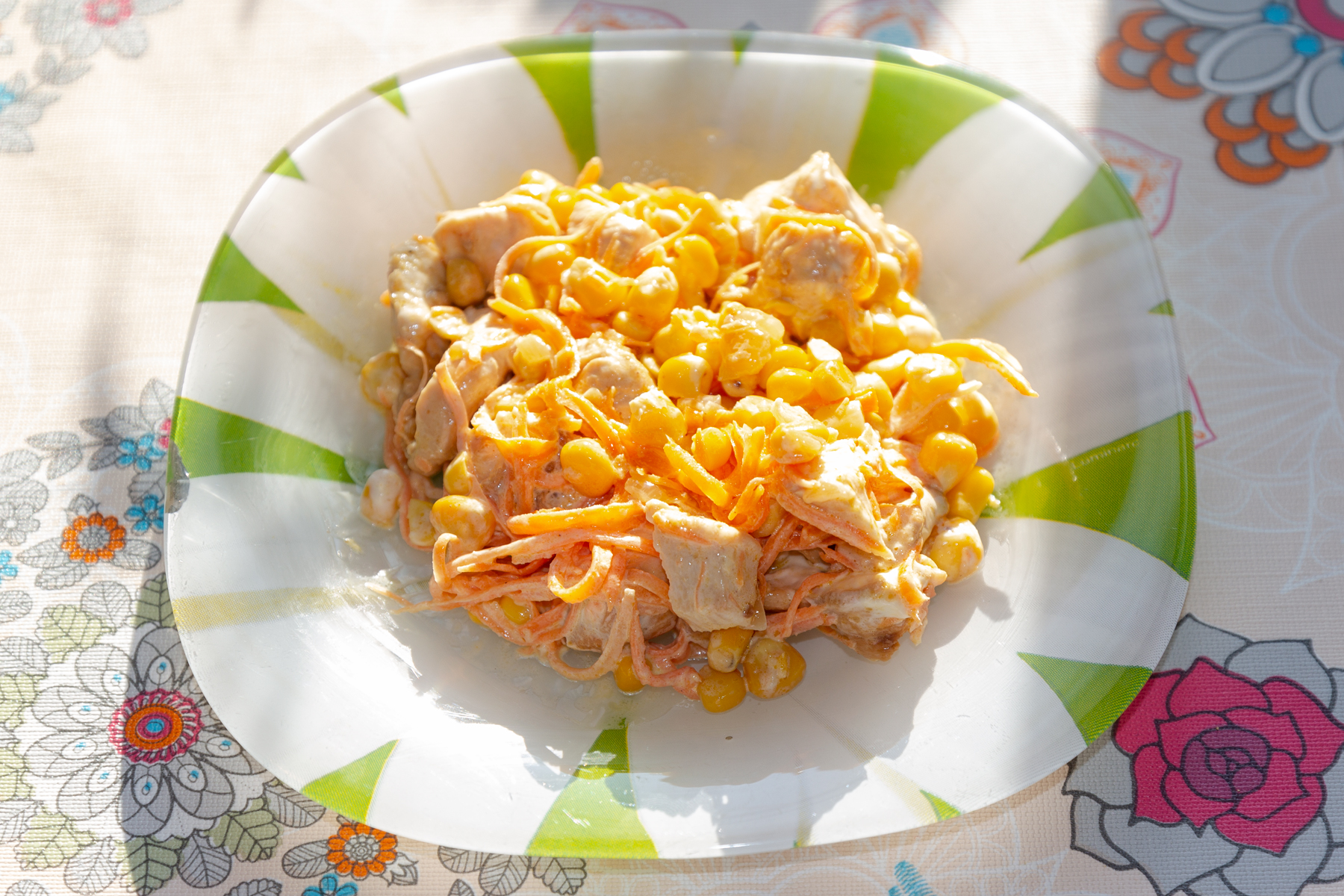 Салат с курицей, кукурузой и морковью по-корейски