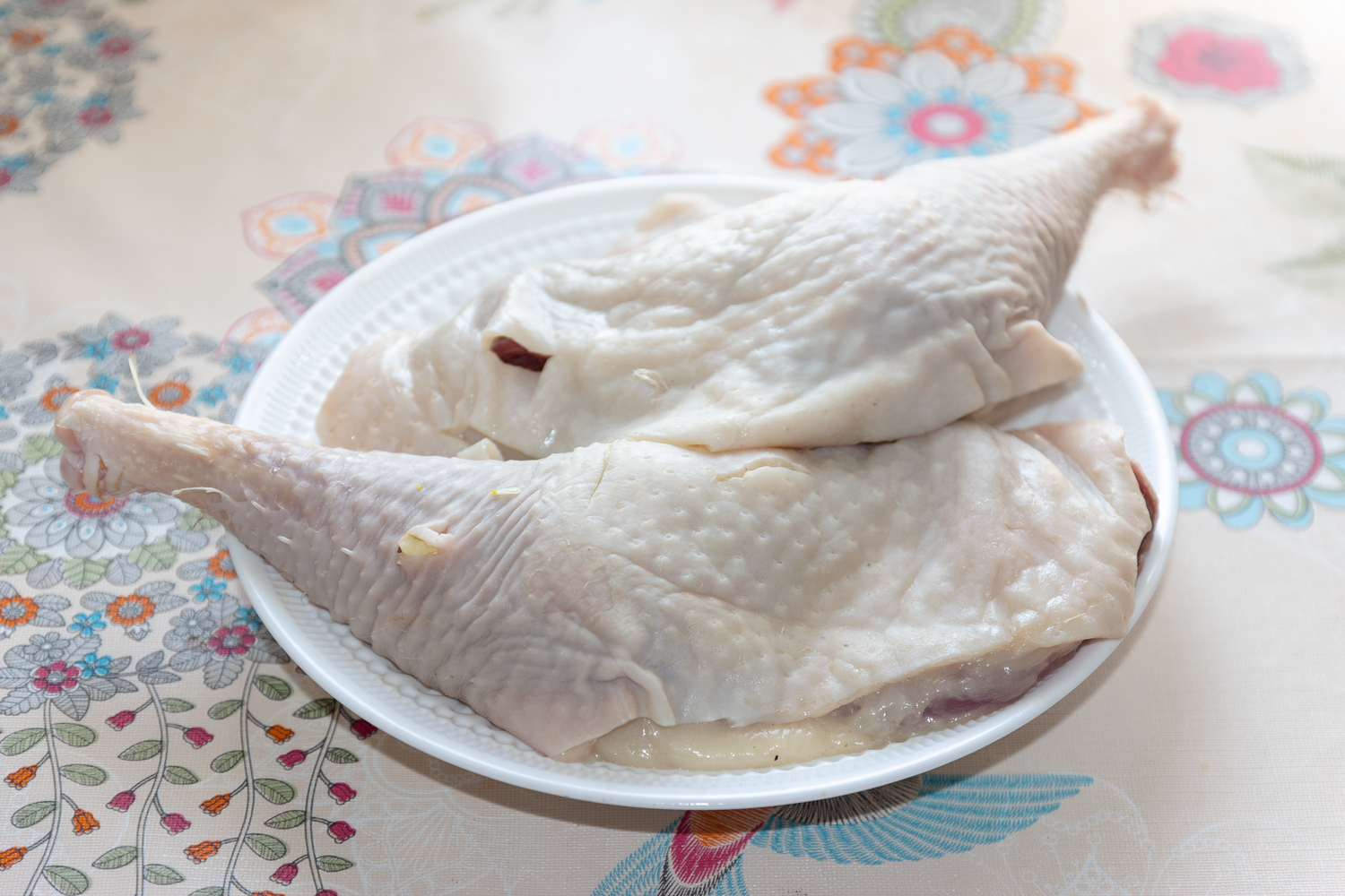 нашпингованные голени по рецепту Голени индейки с чесноком запеченные в фольге