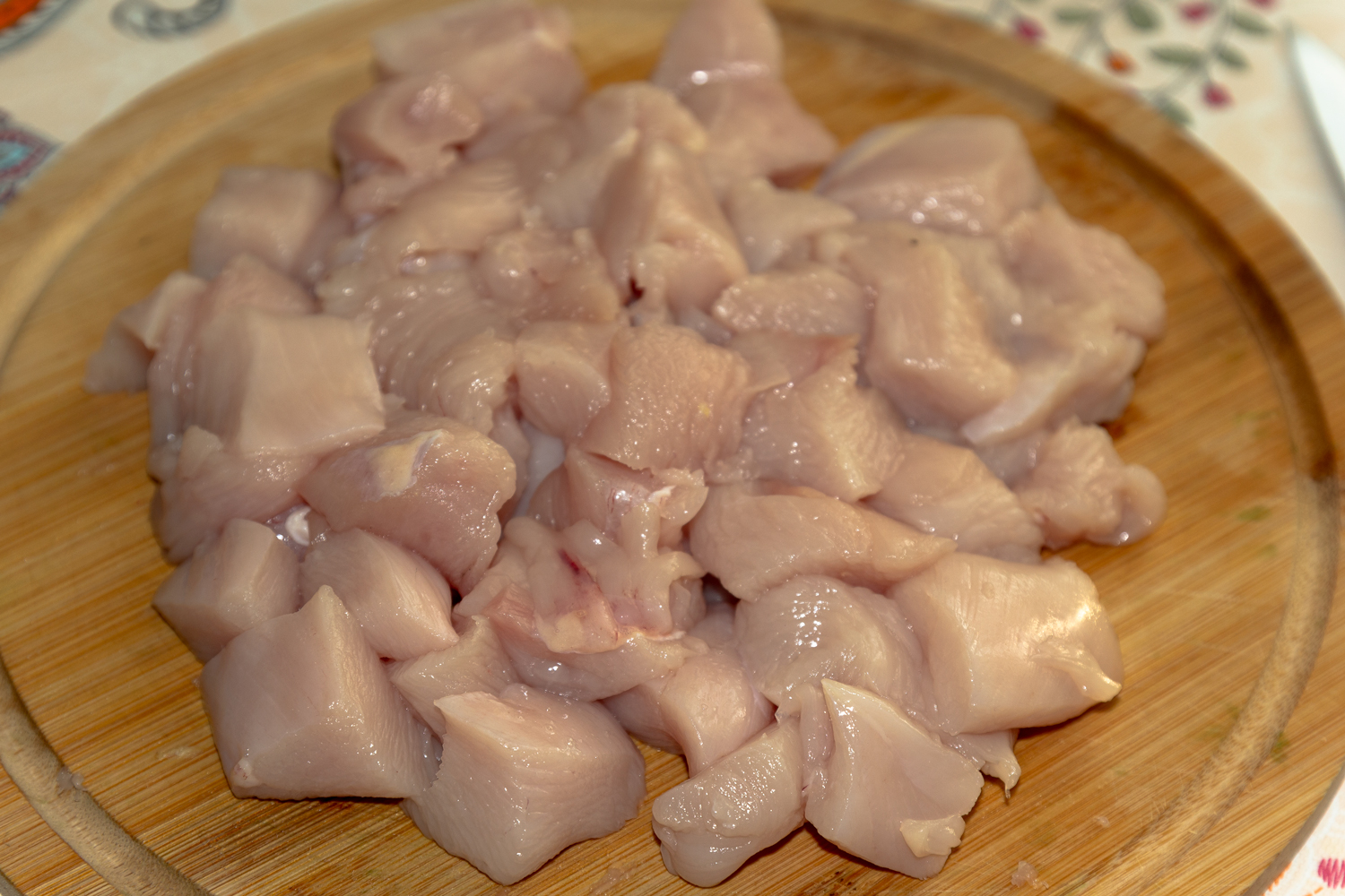 нарезанное мясо по рецепту Рассыпчатый плов с курицей