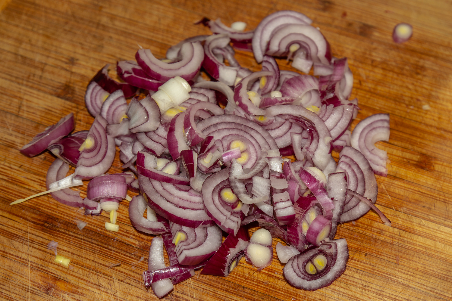 лук нарежьте по рецепту Шашлык из говядины на кефире нарезанный лук по рецепту Шашлык из говядины на кефире