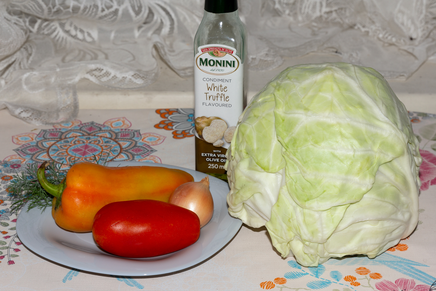 продукты для рецепта Салат из капусты, помидоров и болгарского перца