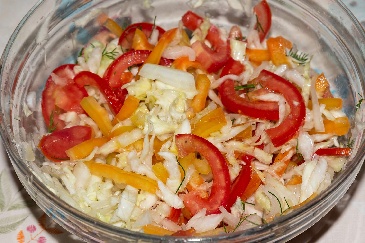 готовый салат по рецепту Салат из капусты, помидоров и болгарского перца