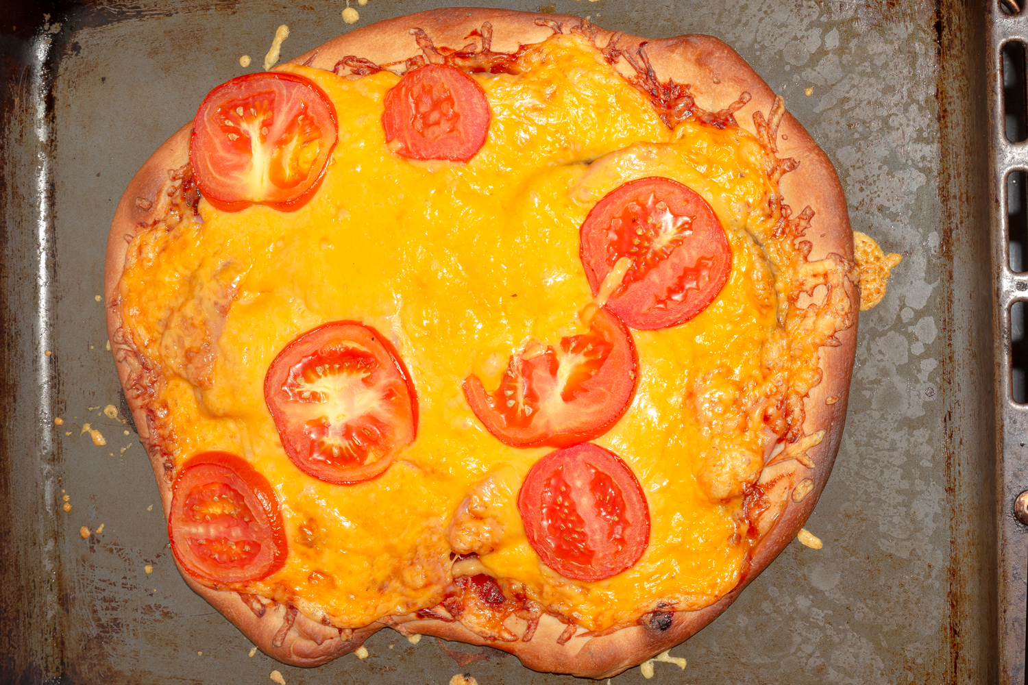 готовая пицца по рецепту  Пицца с колбасой, сыром, баклажанами 
