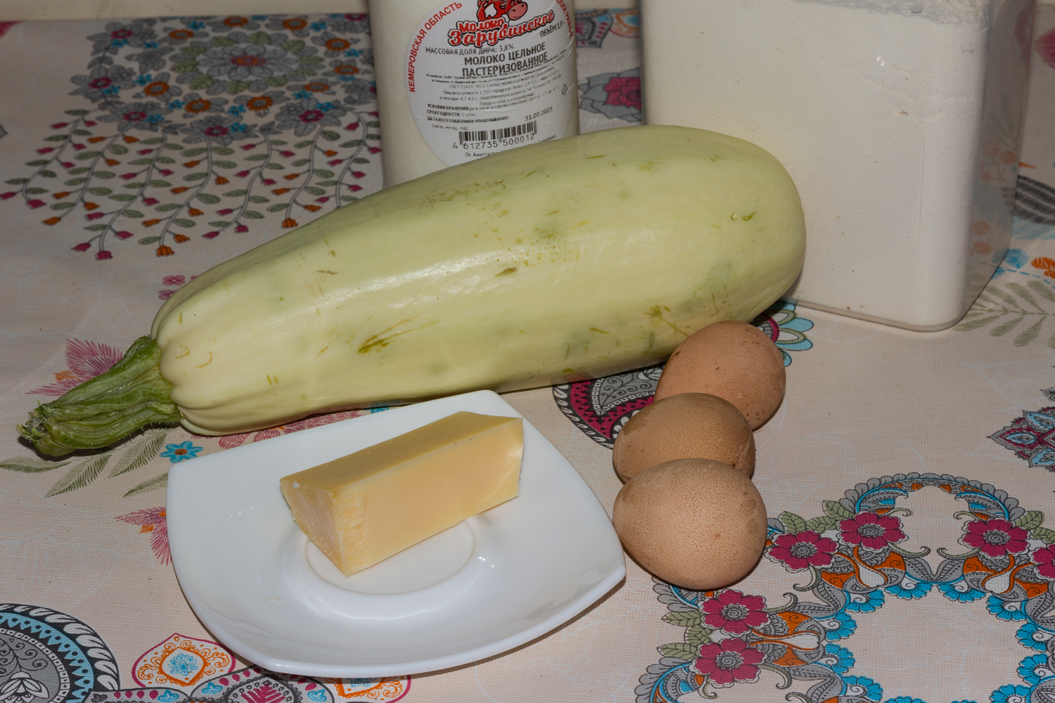 пордукты для рецепта Невидимый закусочный кабачковый пирог