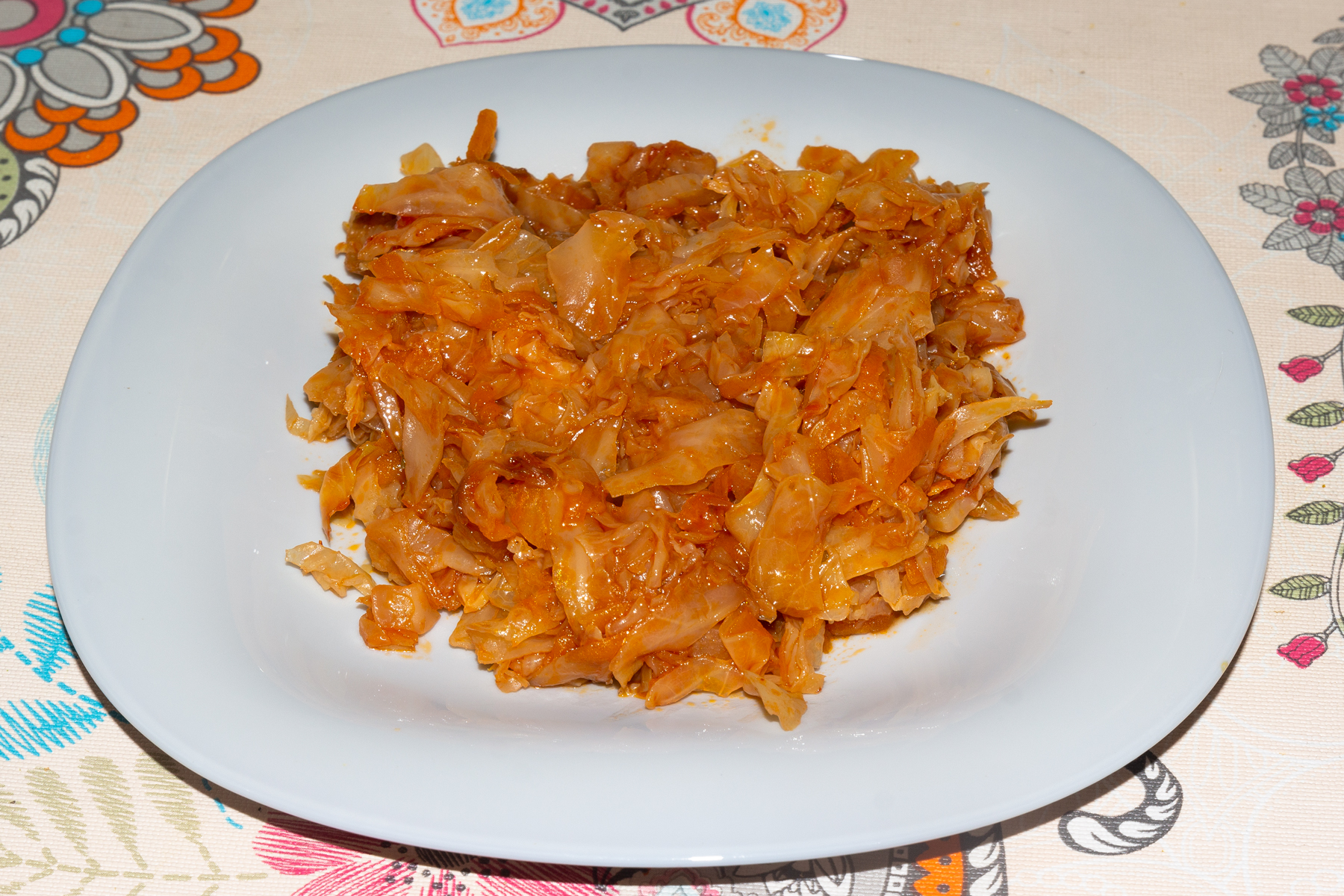 Фото к рецепту Тушеная капуста Тушеная капуста