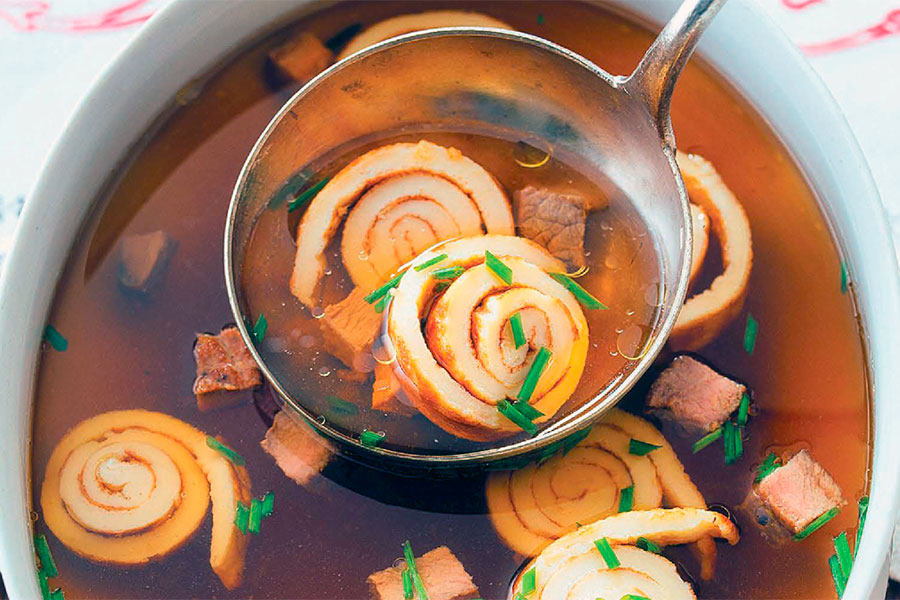 Баварский суп с блинчиками