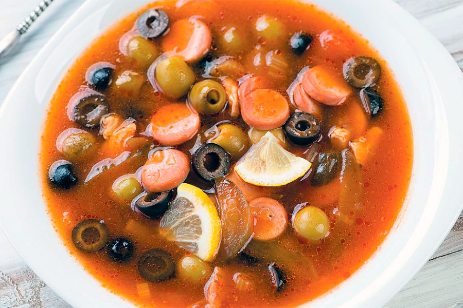 Солянка с сосисками