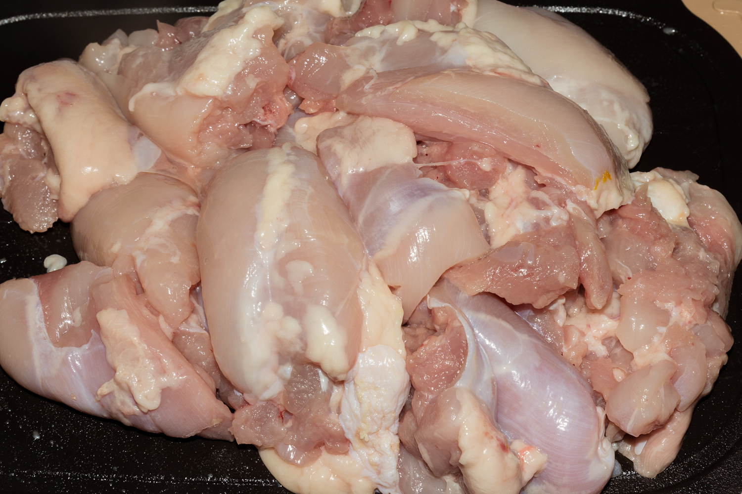 курицу нарежьте по рецепту Шашлык куриный нарезанная курица по рецепту Шашлык куриный