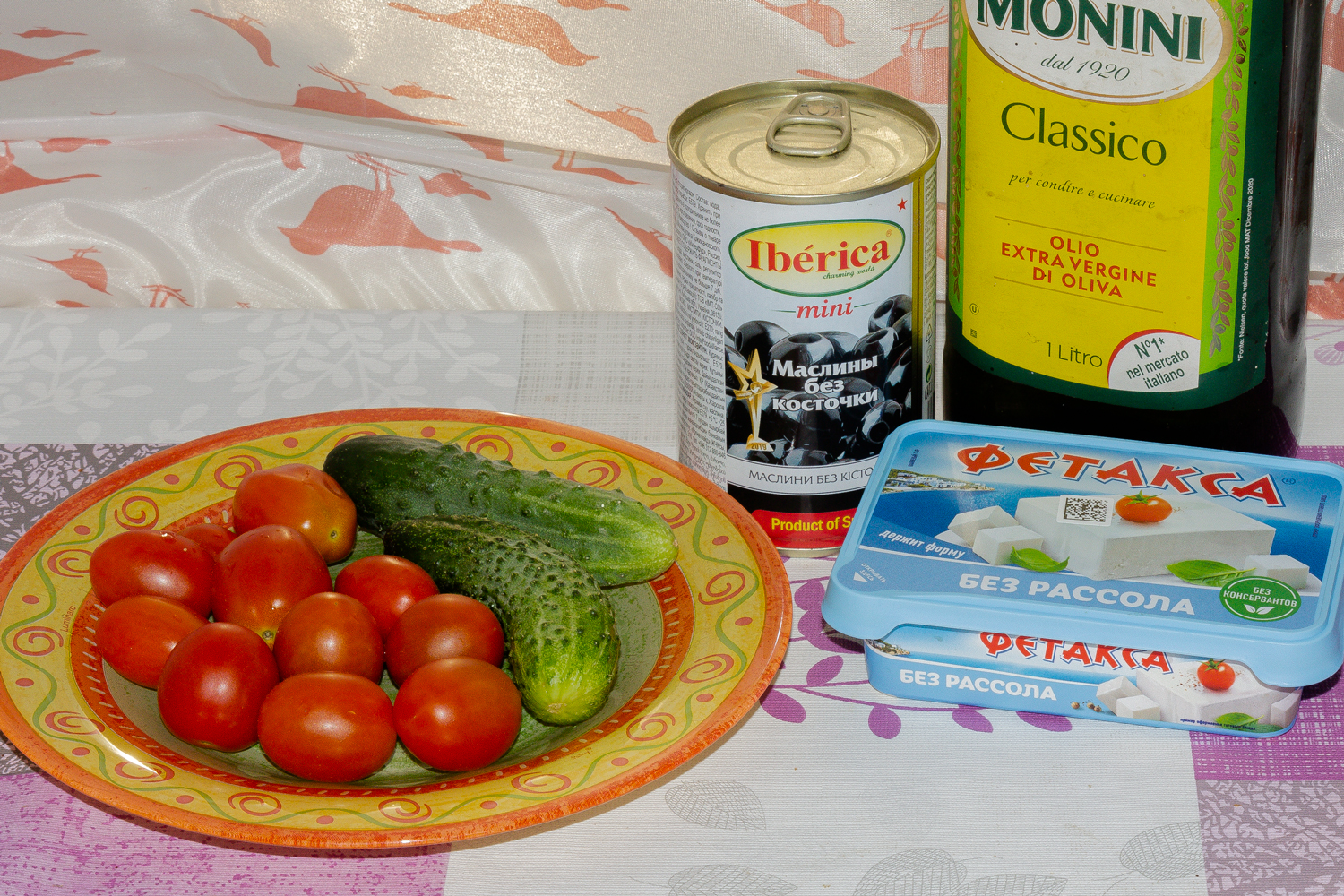 продукты для рецепта Традиционный греческий салат