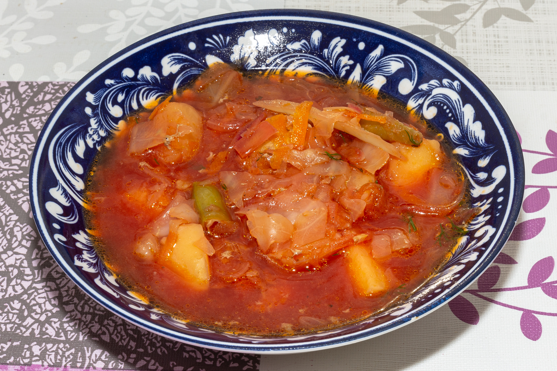 Фото к рецепту Борщ со стручковой фасолью Борщ со стручковой фасолью