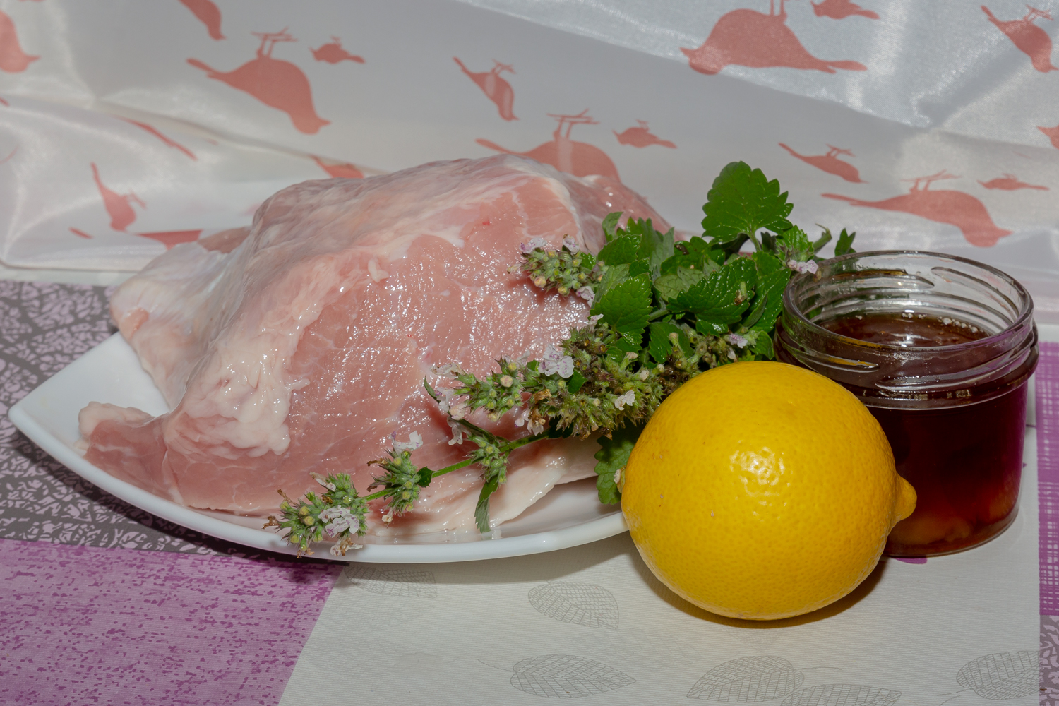 ингредиенты для рецепта Свиной окорок с медом продукты для рецепта Свиной окорок с медом