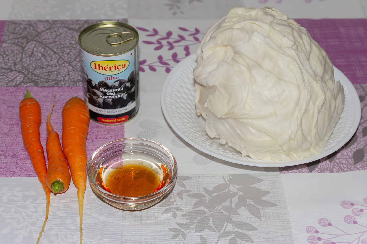 продукты для рецепта Салат из капусты с маслинами 