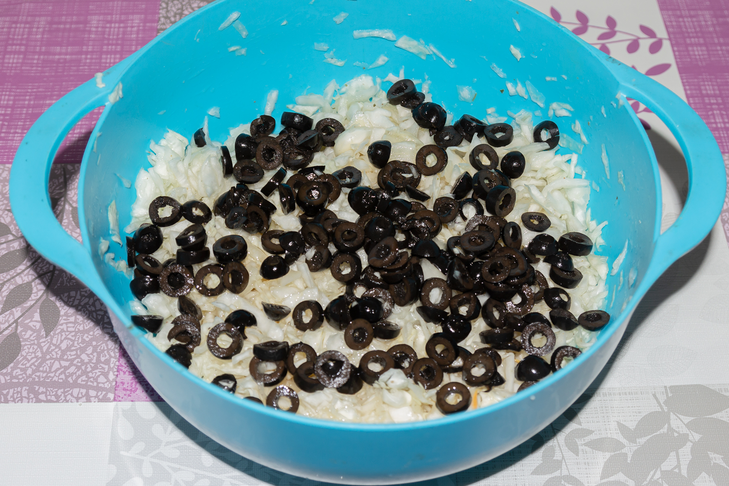 соединенные продукты по рецепту Салат из капусты с маслинами 