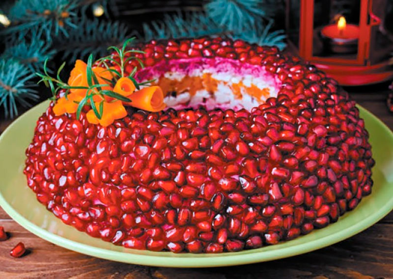 Салат "Гранатовый браслет"