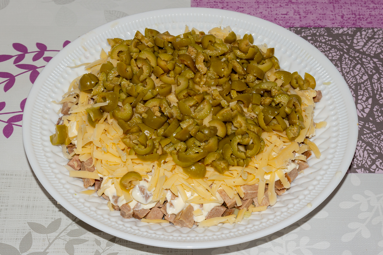 третий слой по рецепту Торт-салат с отварным языком и овощами