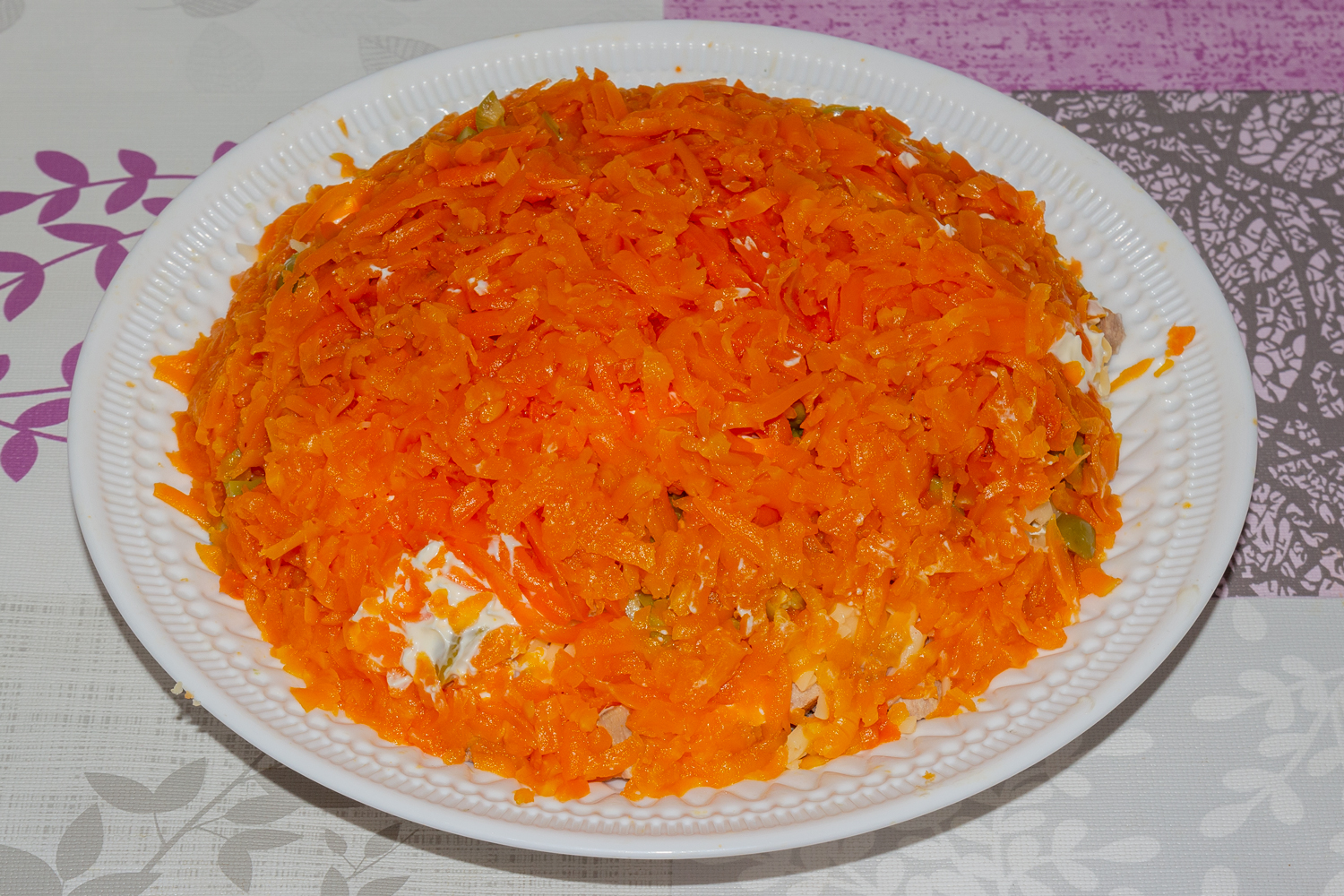 четвертый слой по рецепту Торт-салат с отварным языком и овощами