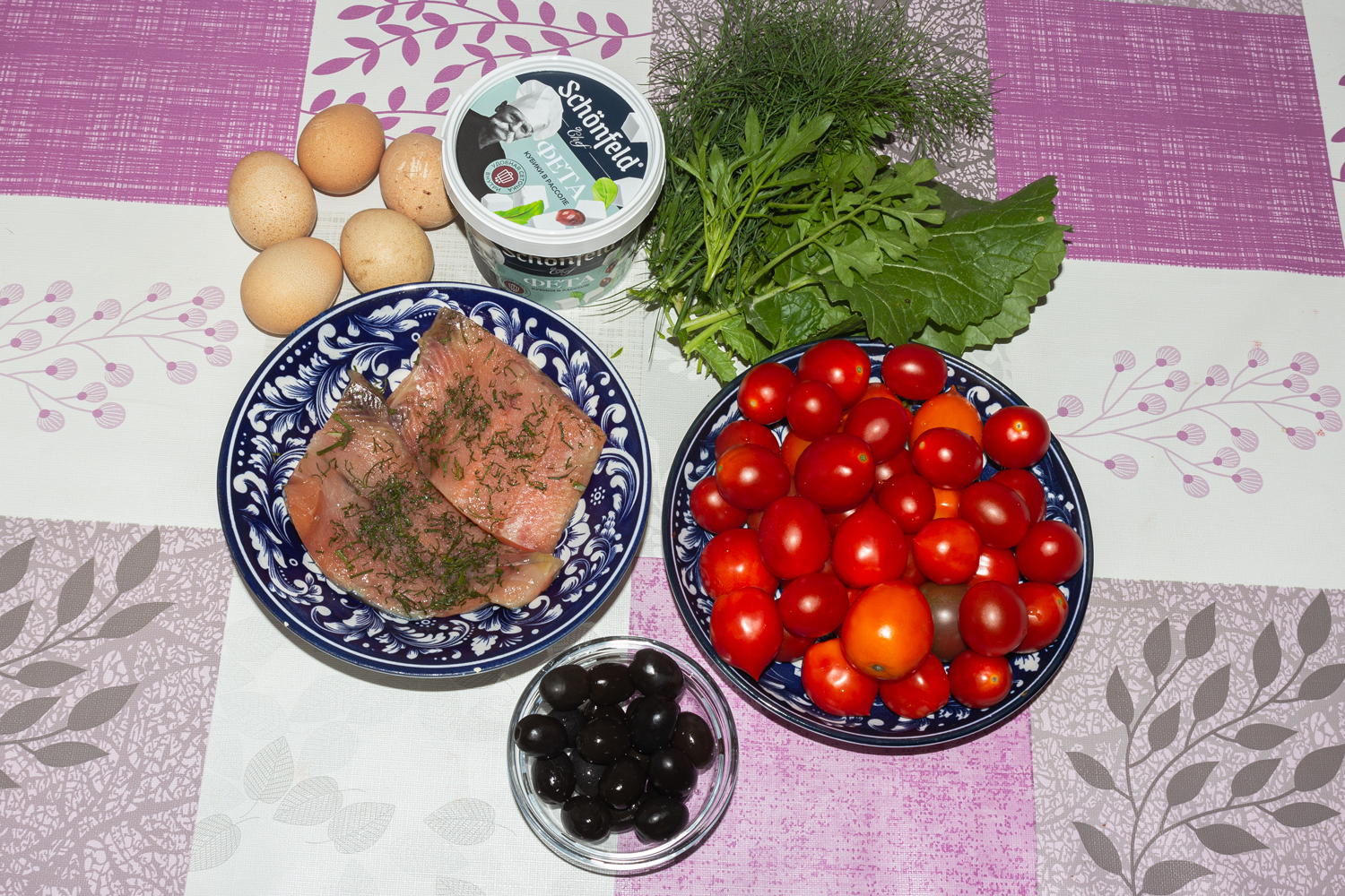 продукты для рецепта Салат с соленой горбушей