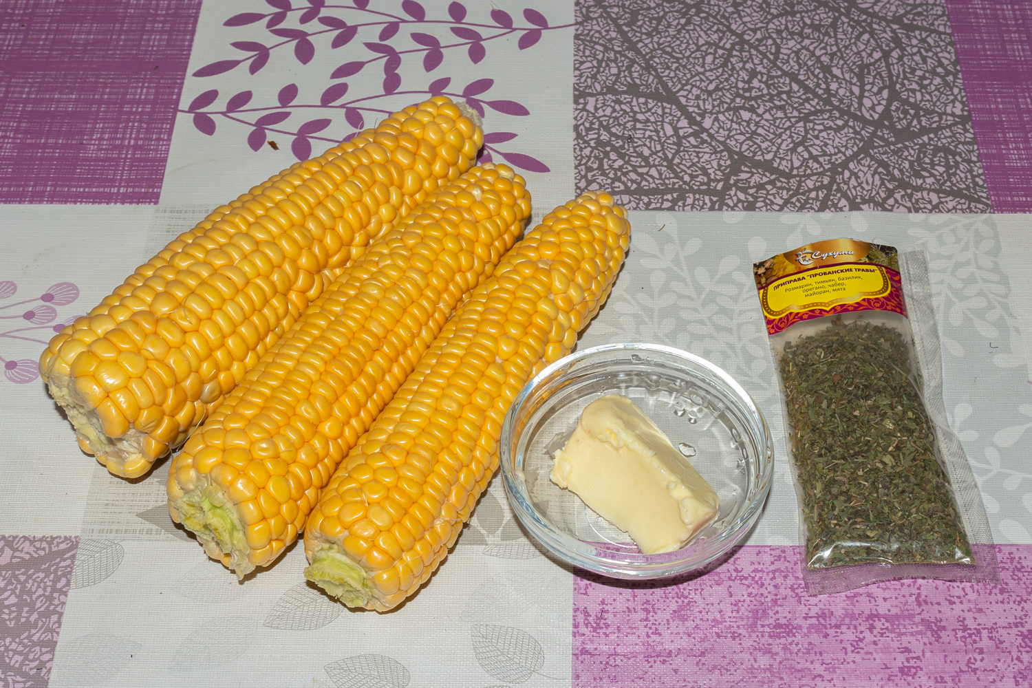 продукты для рецепта Запеченная кукуруза в фольге с итальянскими травами