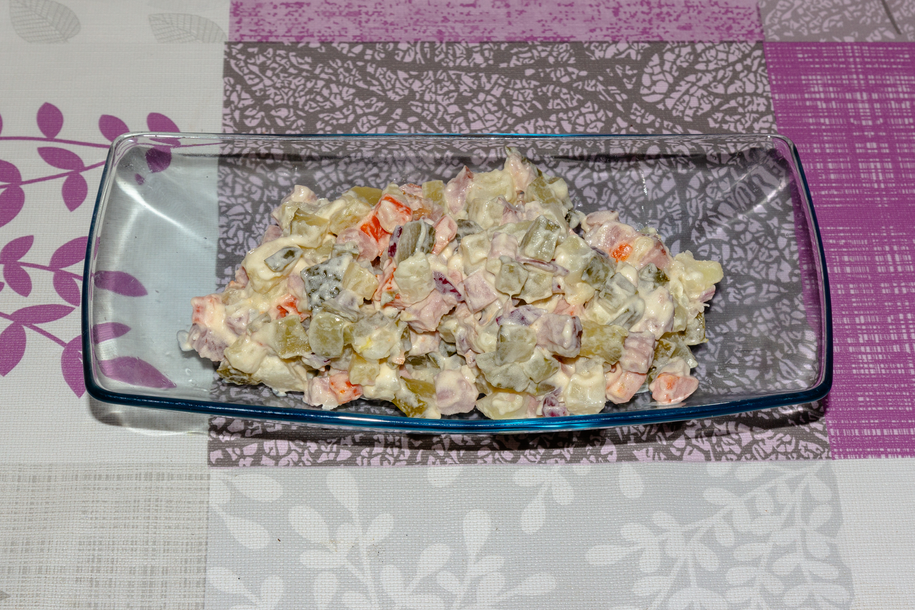 Фото к рецепту Картофельный салат с копченой индейкой Картофельный салат с копченой индейкой