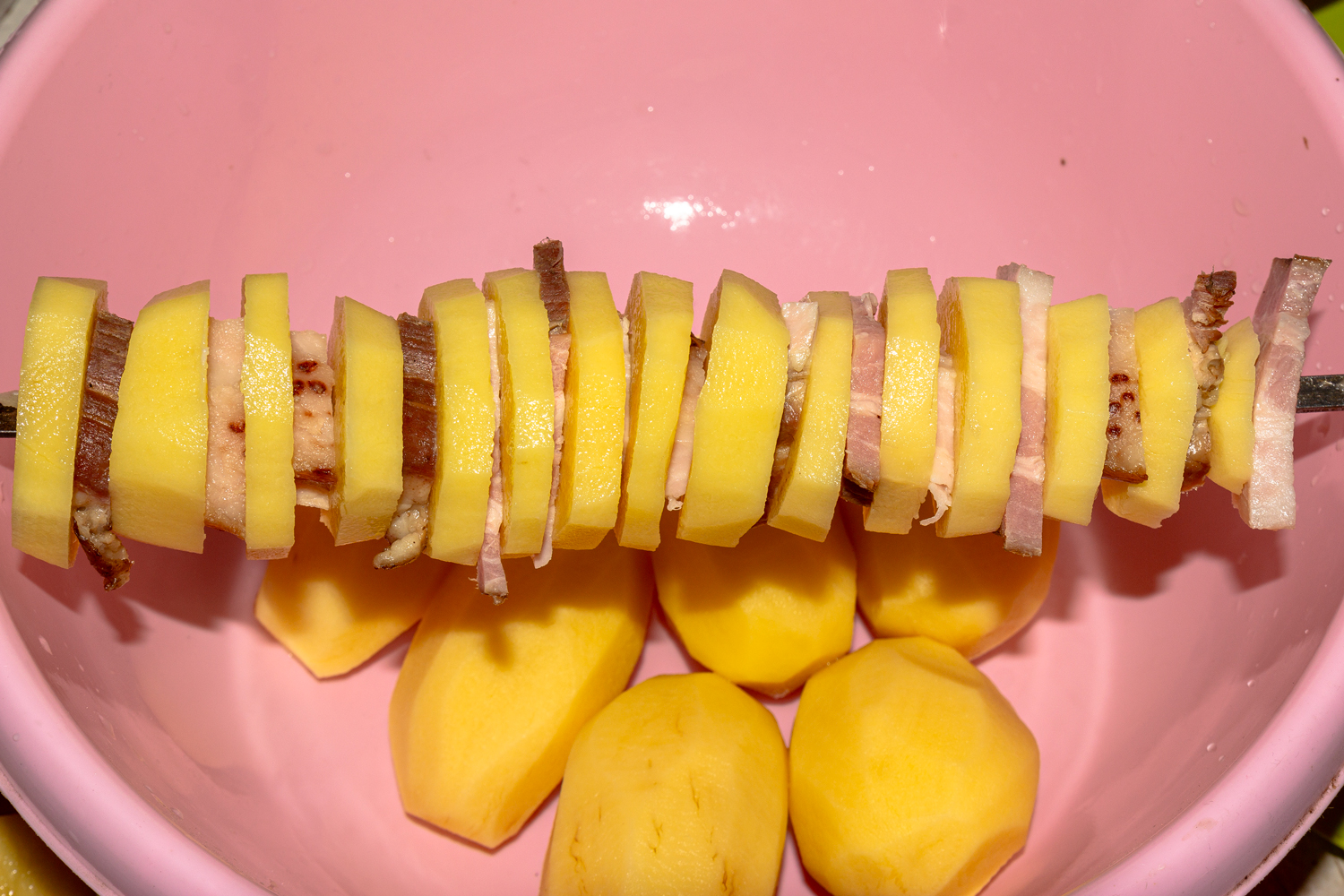 продукты наденьте на шампуры по рецепту Картошка с беконом на шампурах на мангале продукты на шампуре по рецепту Картошка с беконом на шампурах на мангале