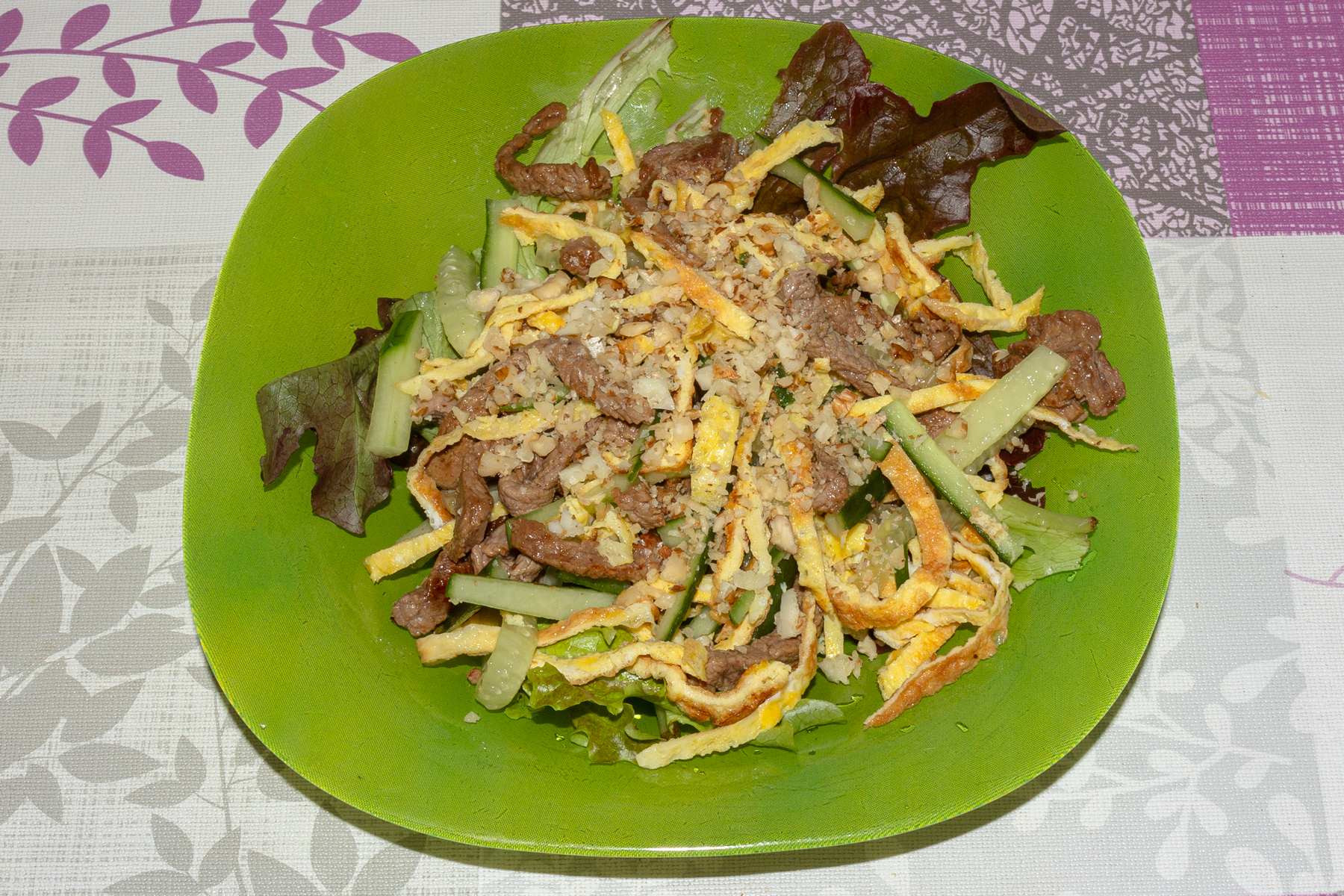 Салат "Римский" с говядиной и яичными блинчиками