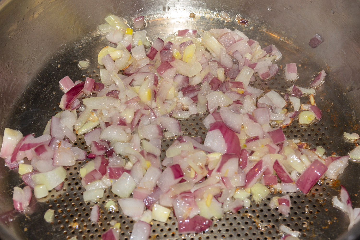 обжаренный лук по рецепту Куриная печень в сливках