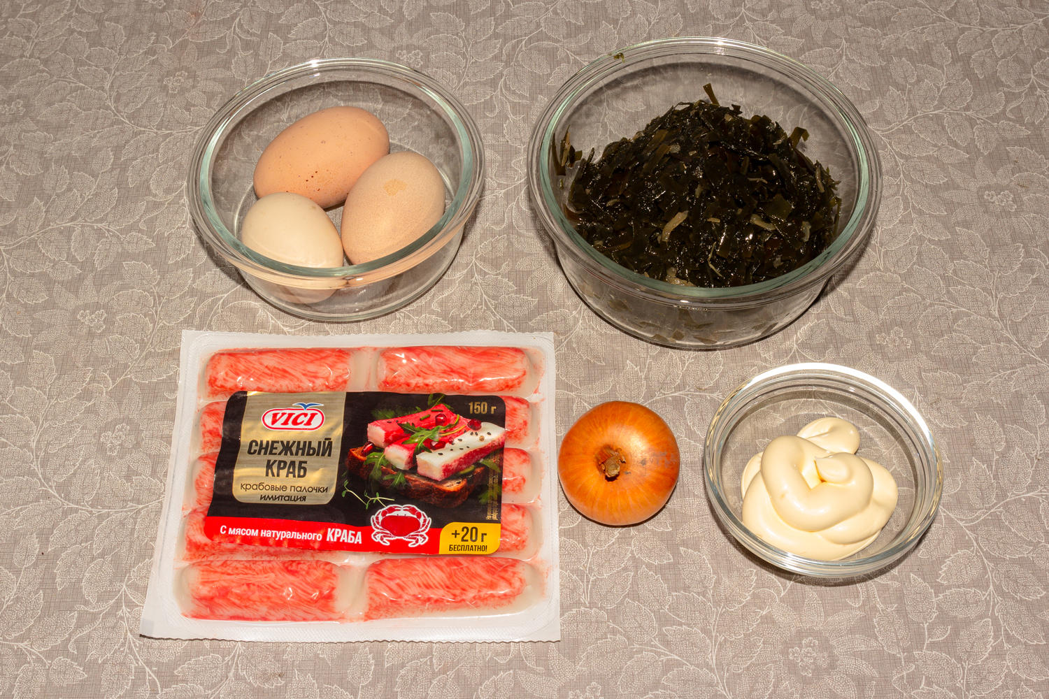 продукты для рецепта Салат с крабовыми палочками и морской капустой