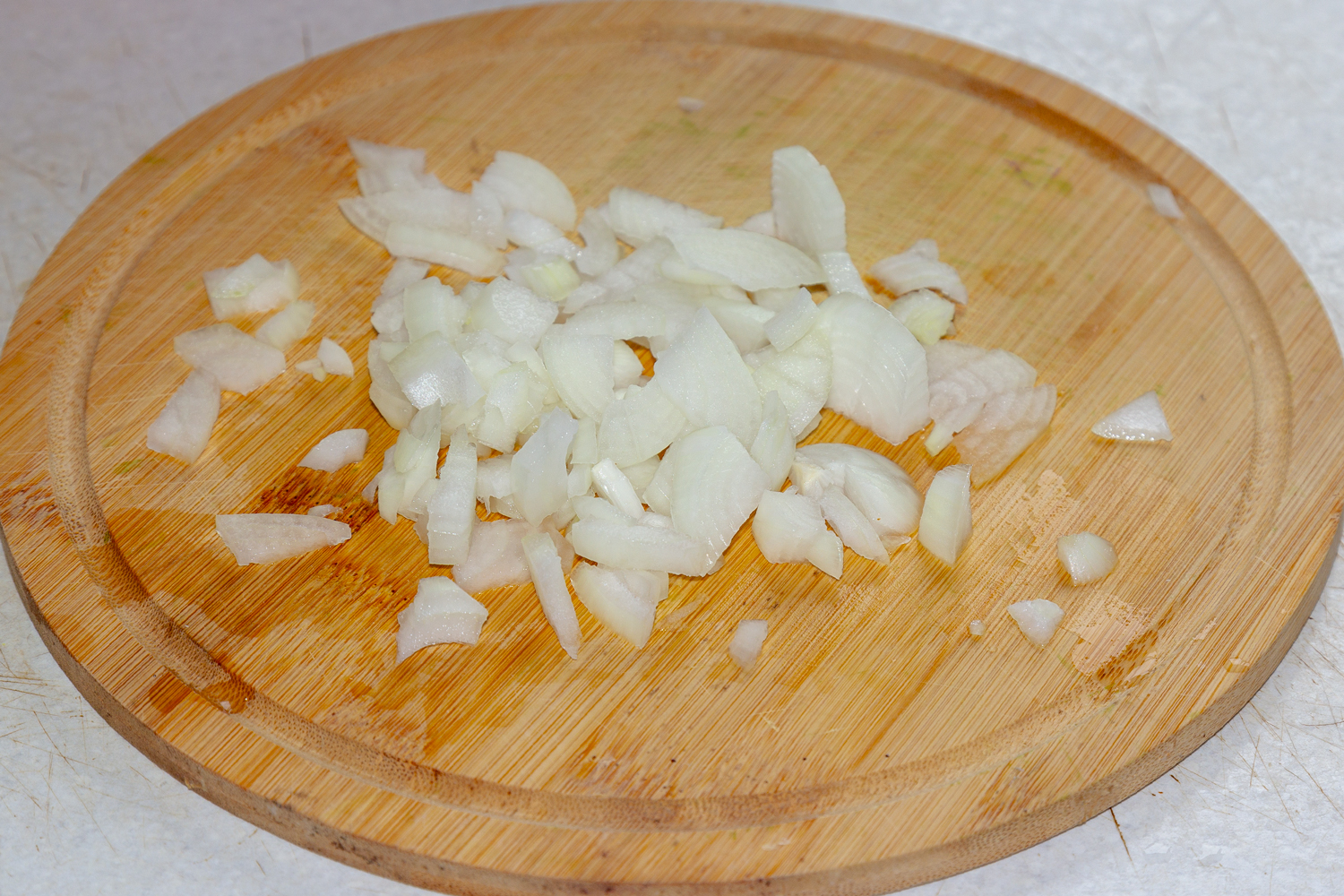 нарезанный лук по рецепту Пирожки с говяжьим фаршем