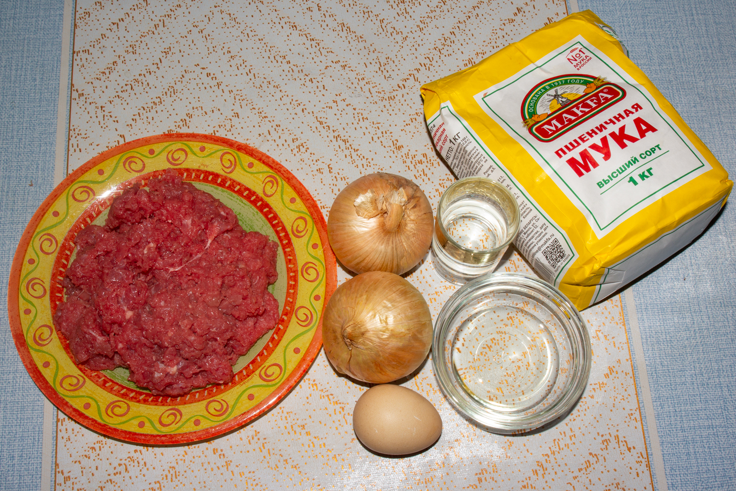 ингредиенты для рецепта Мини-чебуреки продукты для рецепта Мини-чебуреки
