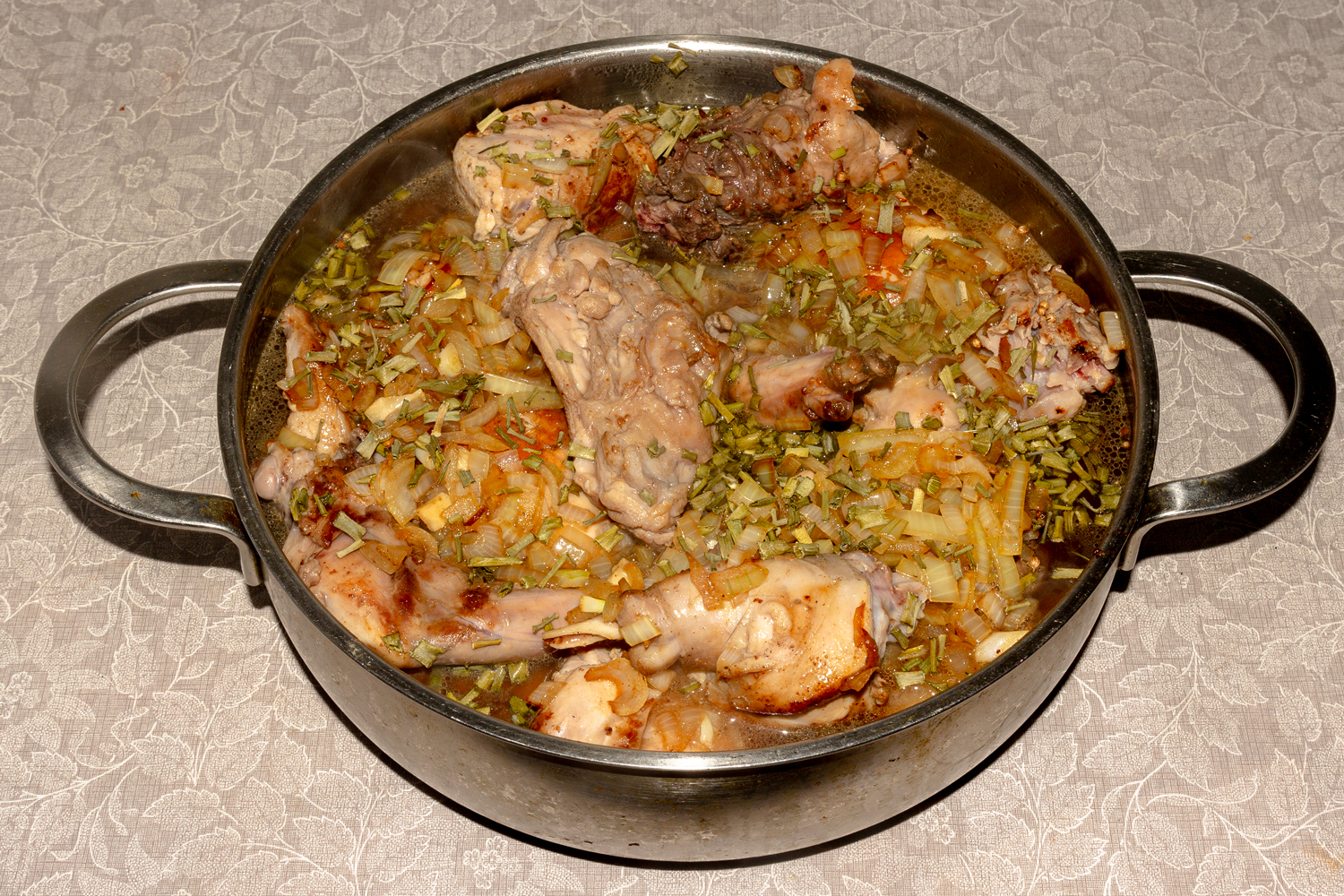 мясо залитое соусом по рецепту Кролик по-средиземноморски