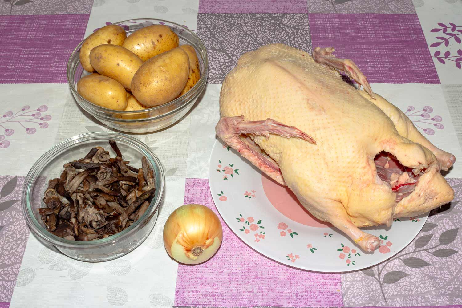 продукты для рецепта Утка с грибами и картофелем