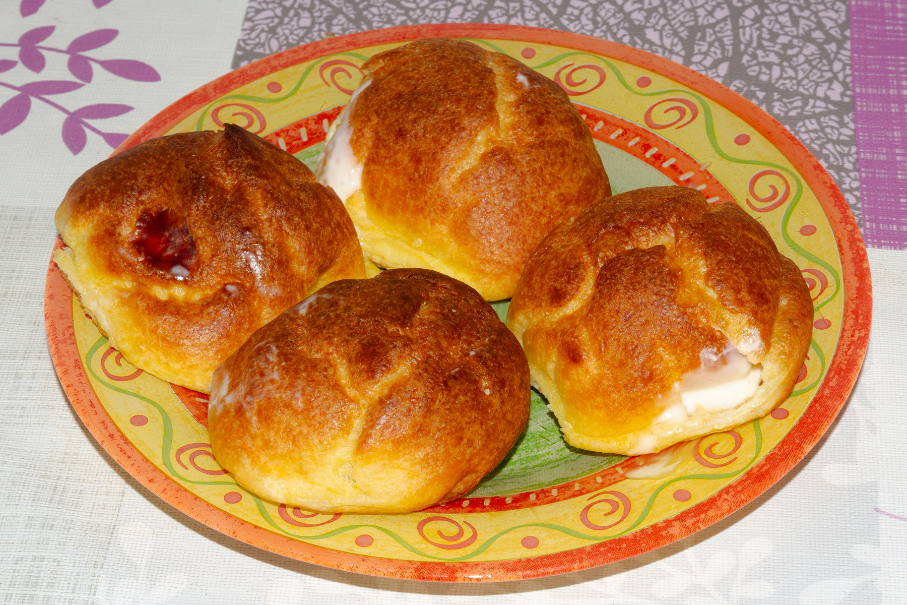 Фото к рецепту Профитроли с начинкой Профитроли с начинкой