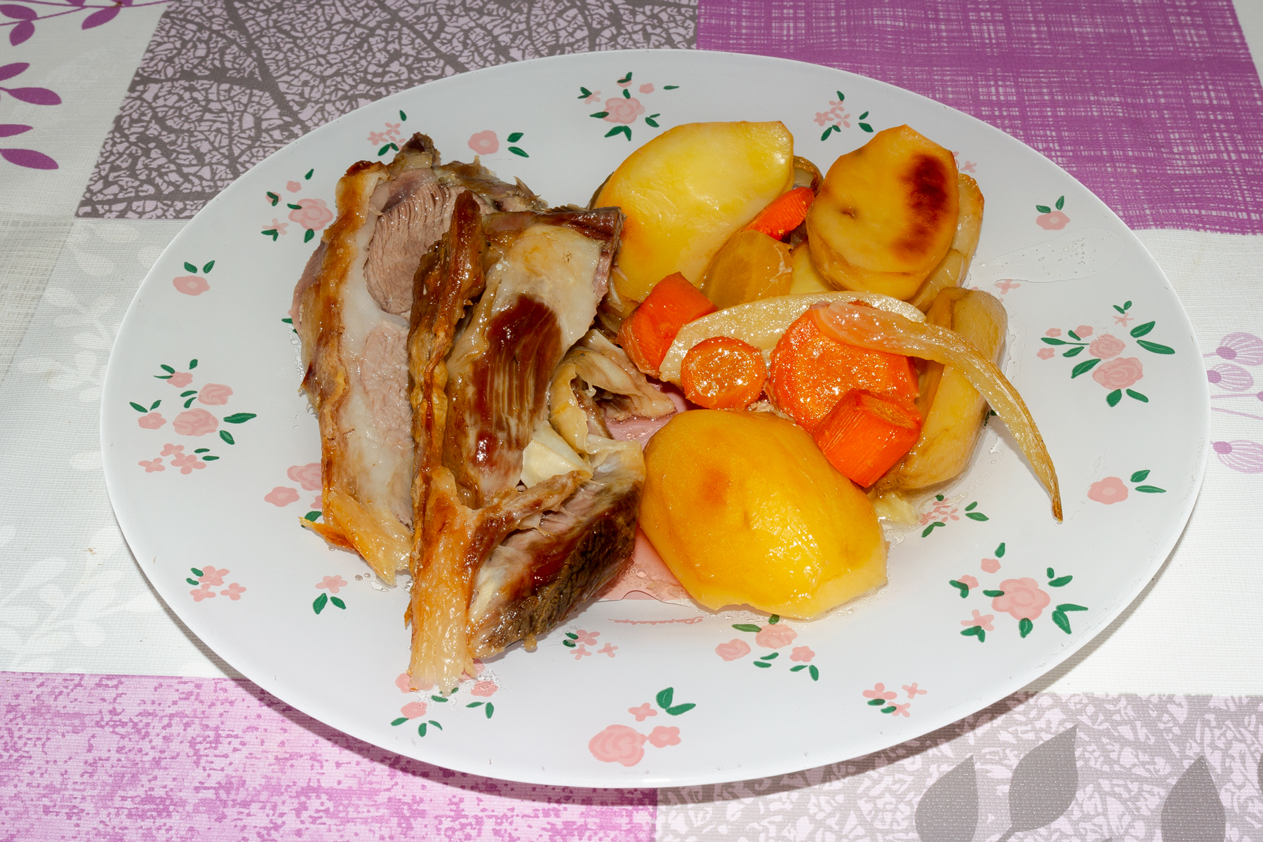  Баранина с овощами в духовке 