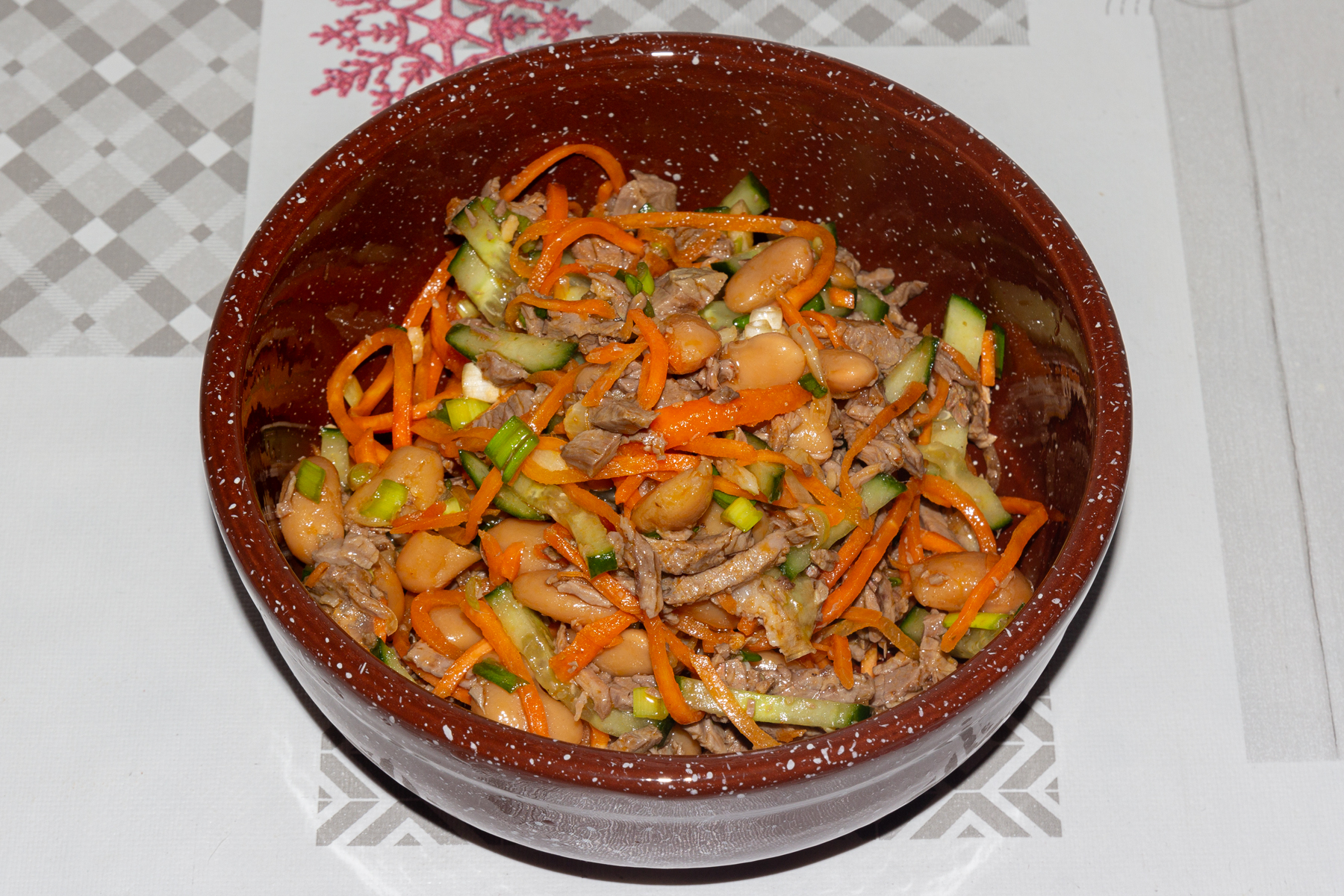  Салат с говядиной, корейской морковью и фасолью 