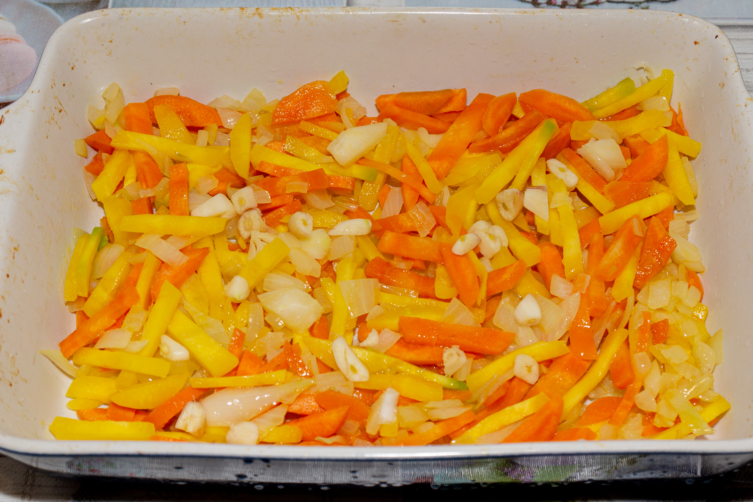 нарезанные овощи по рецепту Курица с рисом в духовке