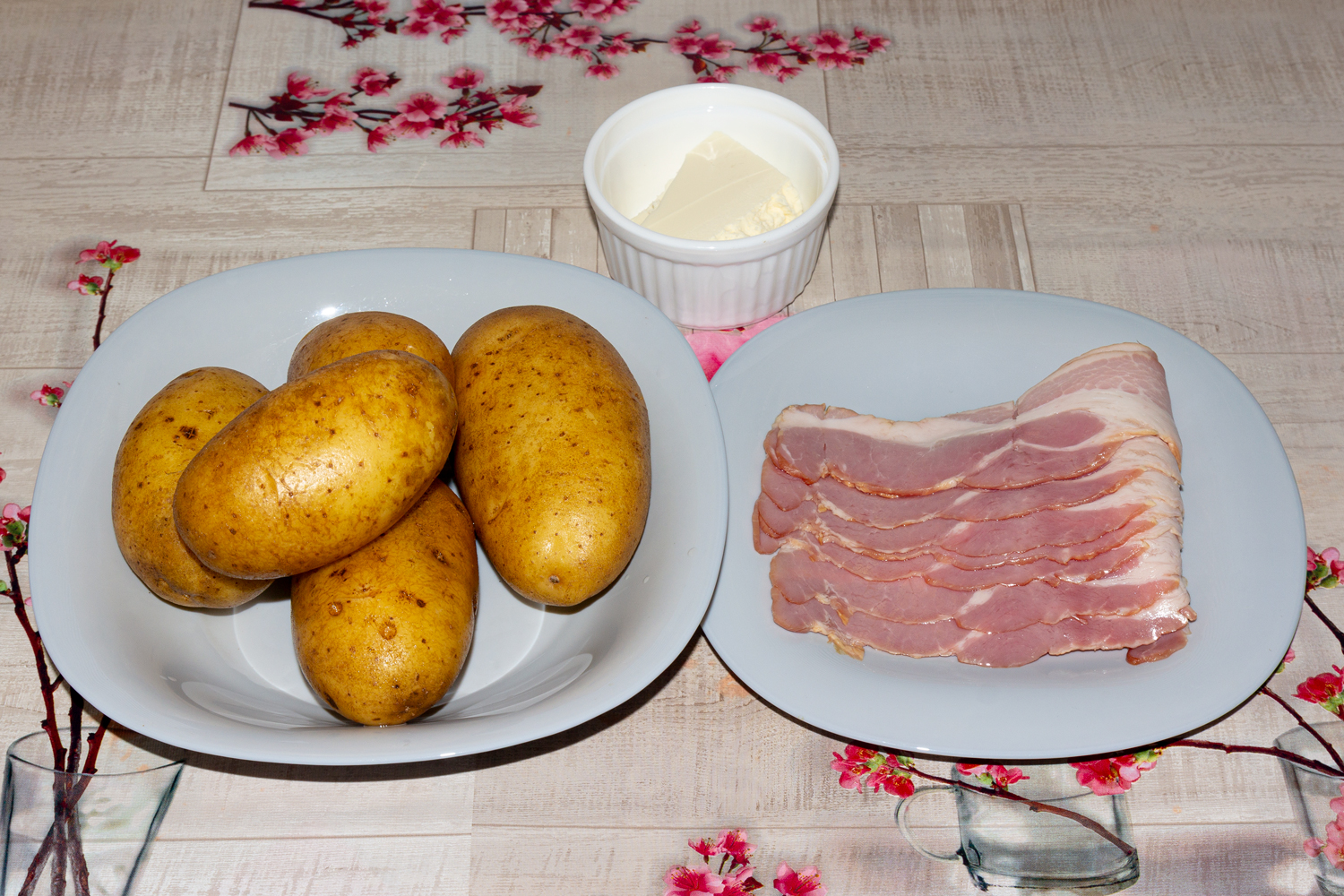 продукты для рецепта Картофельное пюре с чесноком и беконом