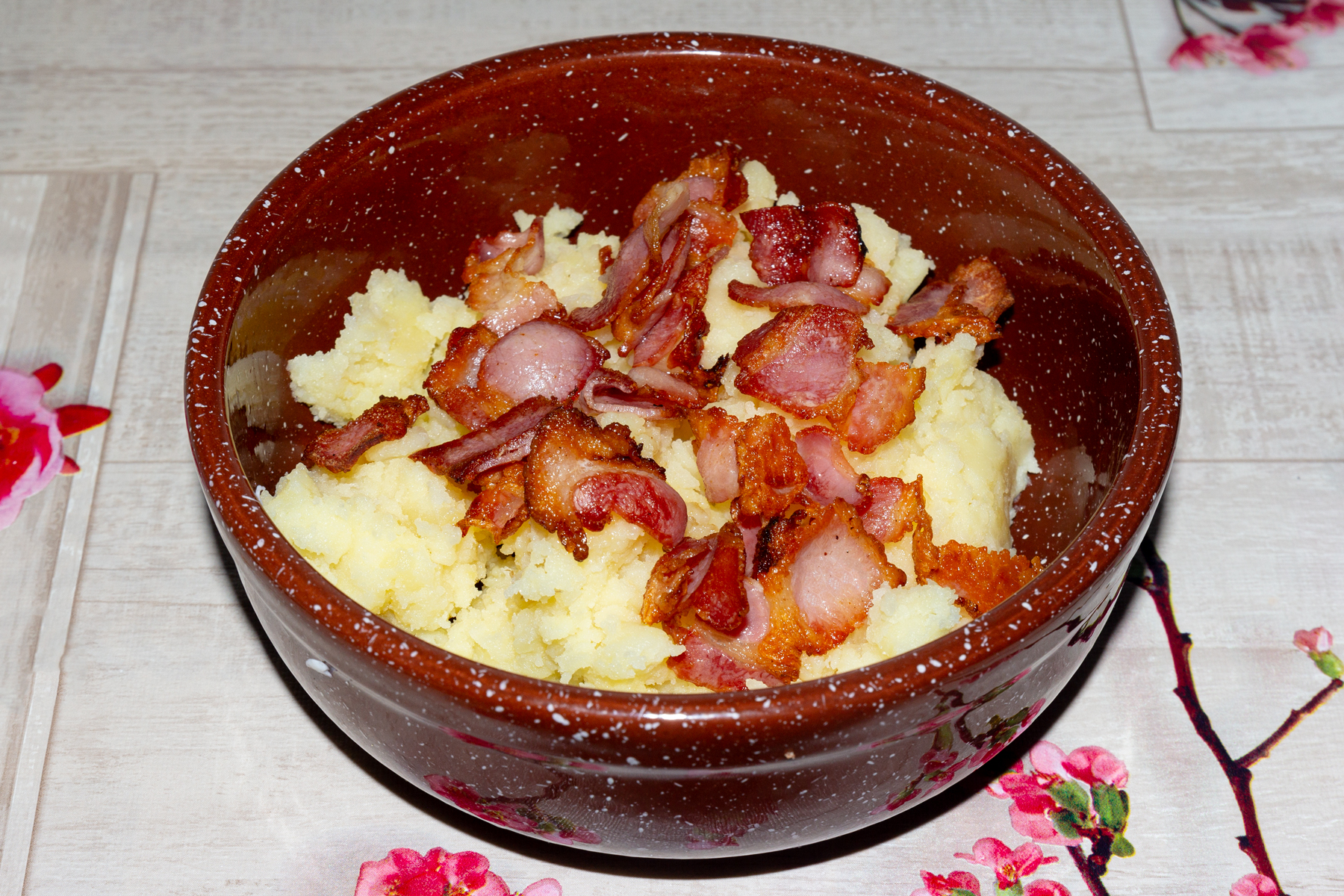 Картофельное пюре с чесноком и беконом