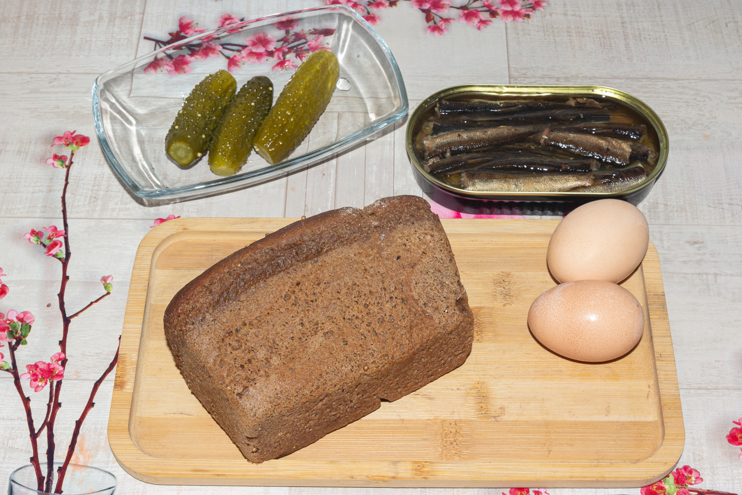 ингредиенты для рецепта Бутерброд со шпротами продукты для рецепта Бутерброд со шпротами