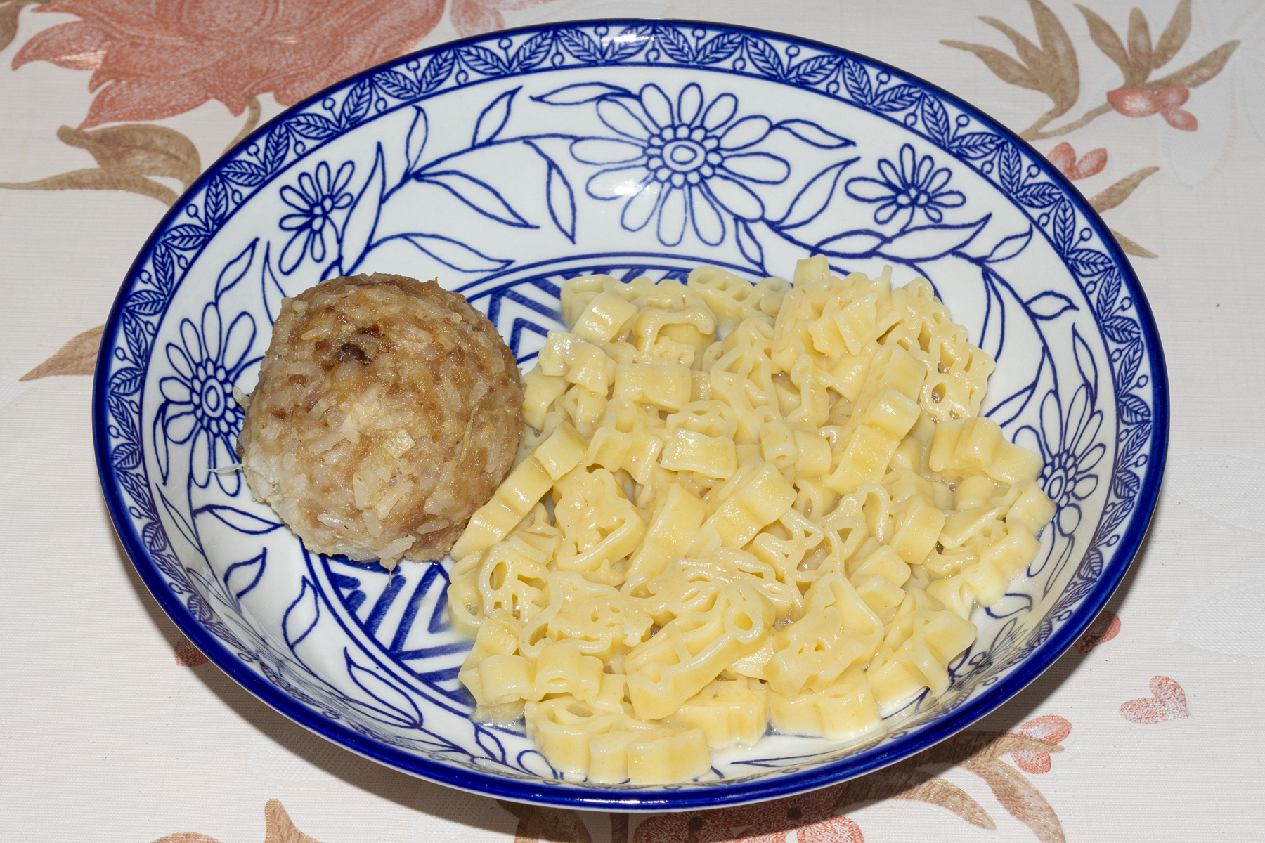 Фото к рецепту Тефтели в духовке без подливки Тефтели в духовке без подливки