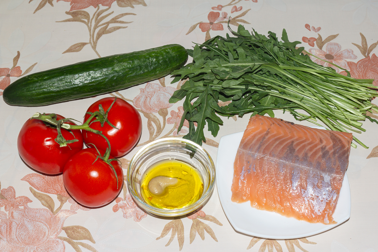 продукты для рецепта Салат с семгой и рукколой