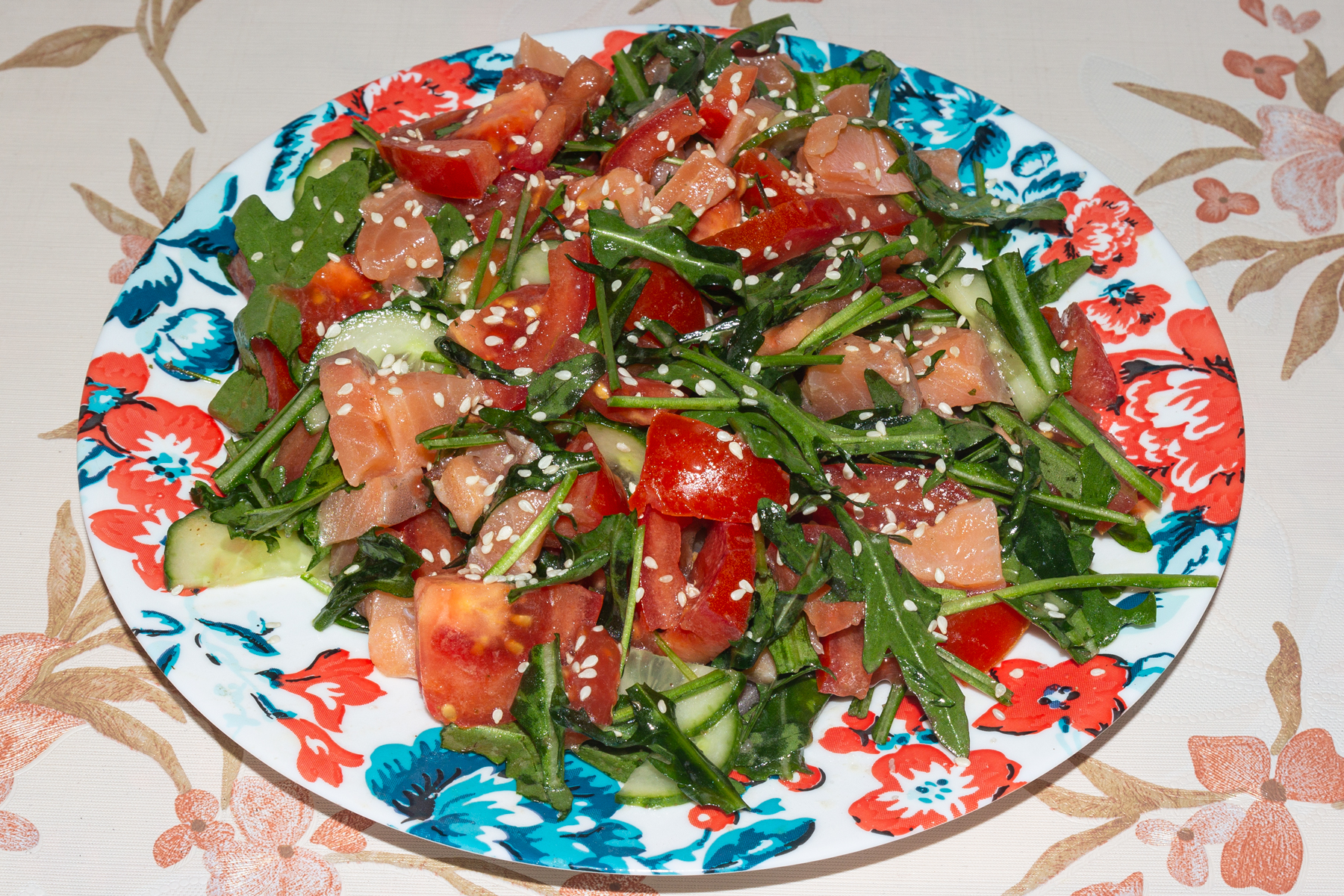 Салат с семгой и рукколой