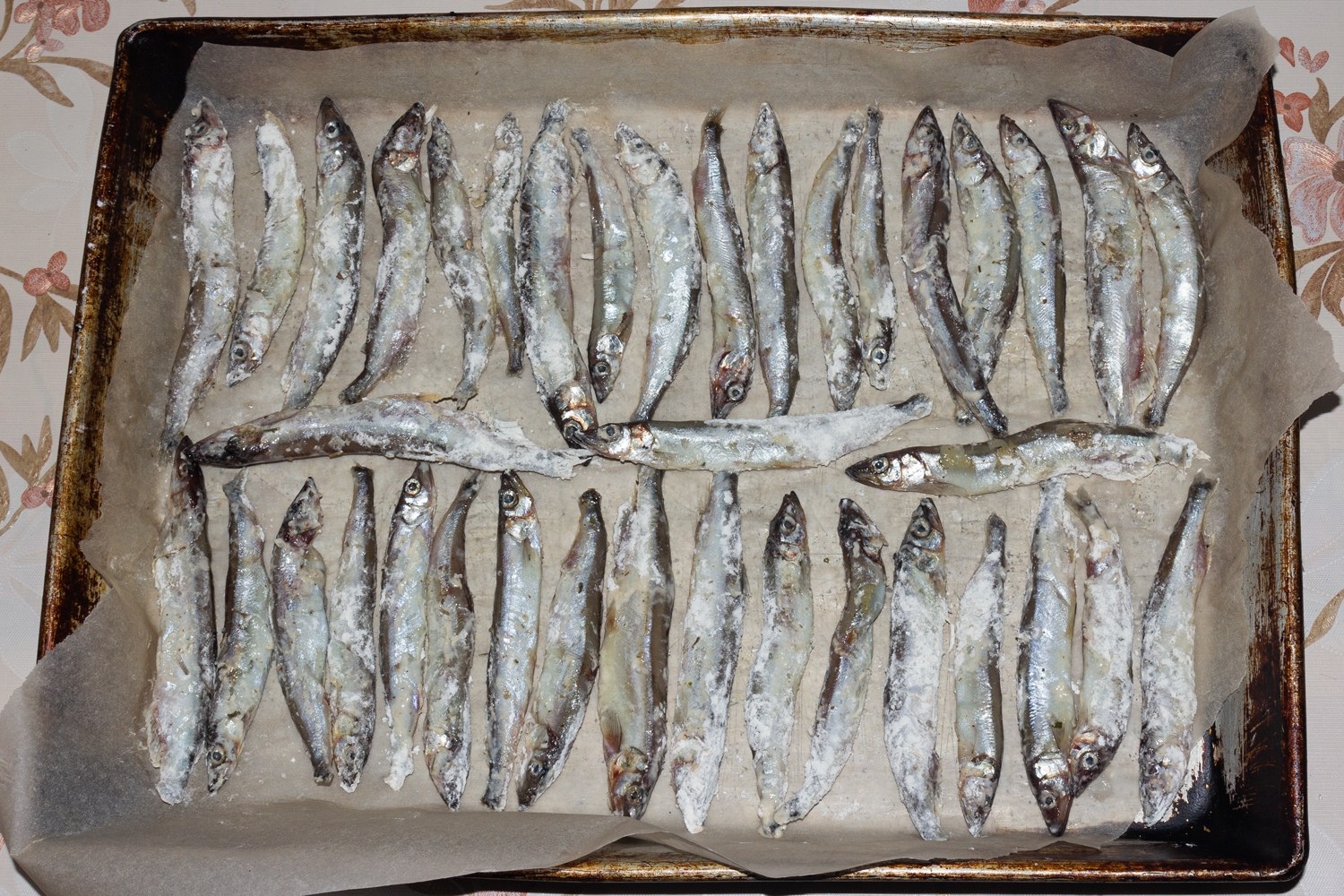 выложенная рыба по рецепту Мойва, запеченная в духовке 