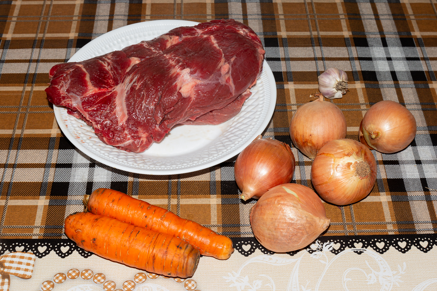 продукты для рецепта Гуляш с подливкой