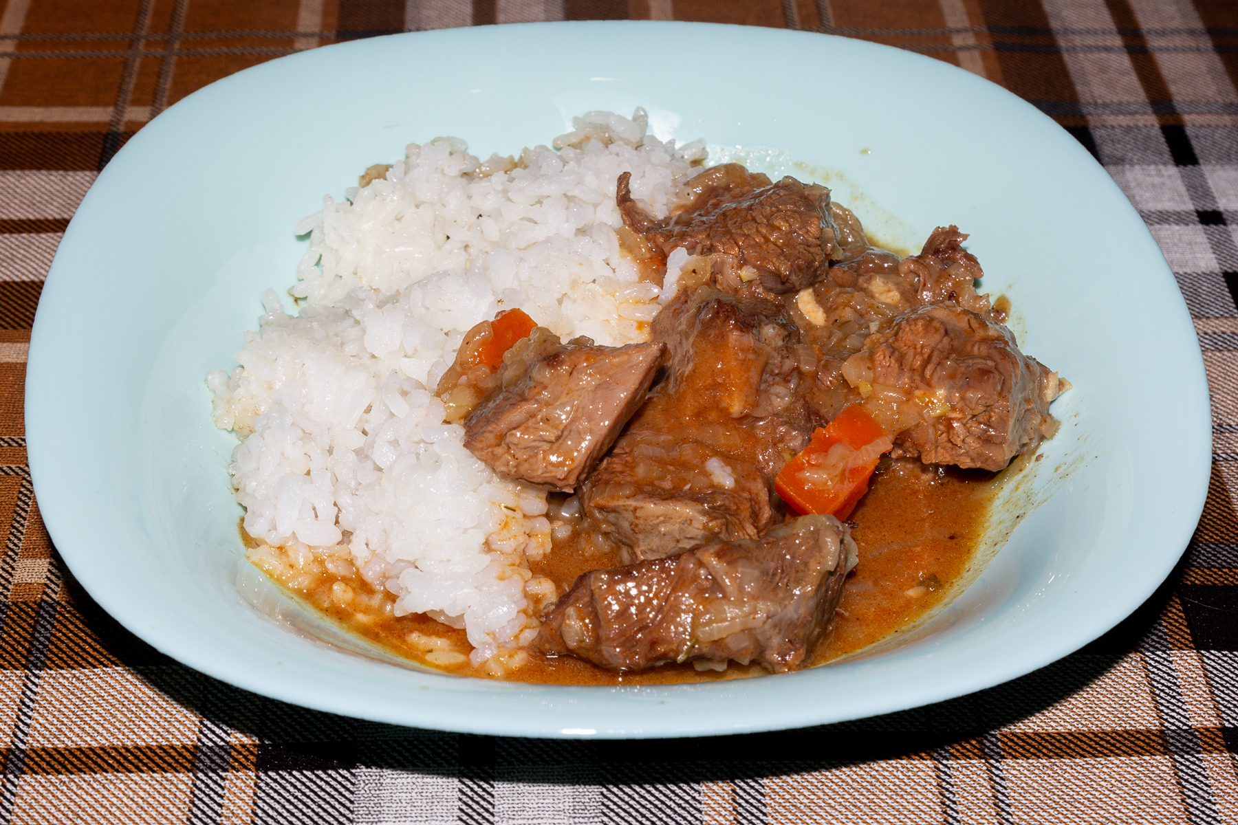 Гуляш с подливкой