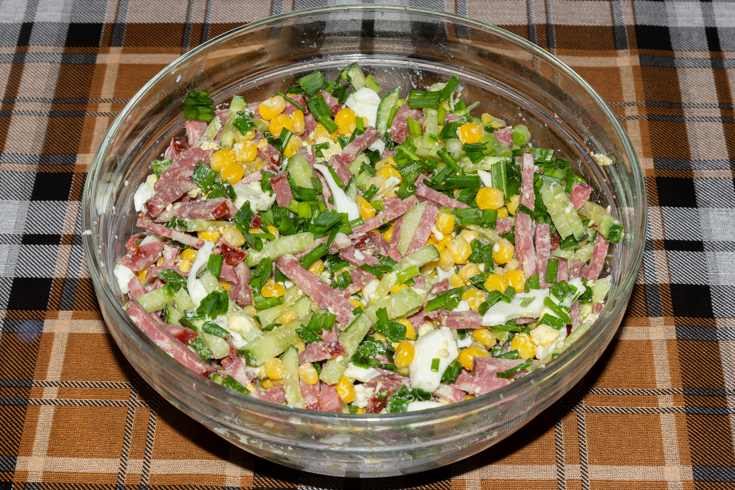 готовый салат по рецепту Салат с копчёной колбасой