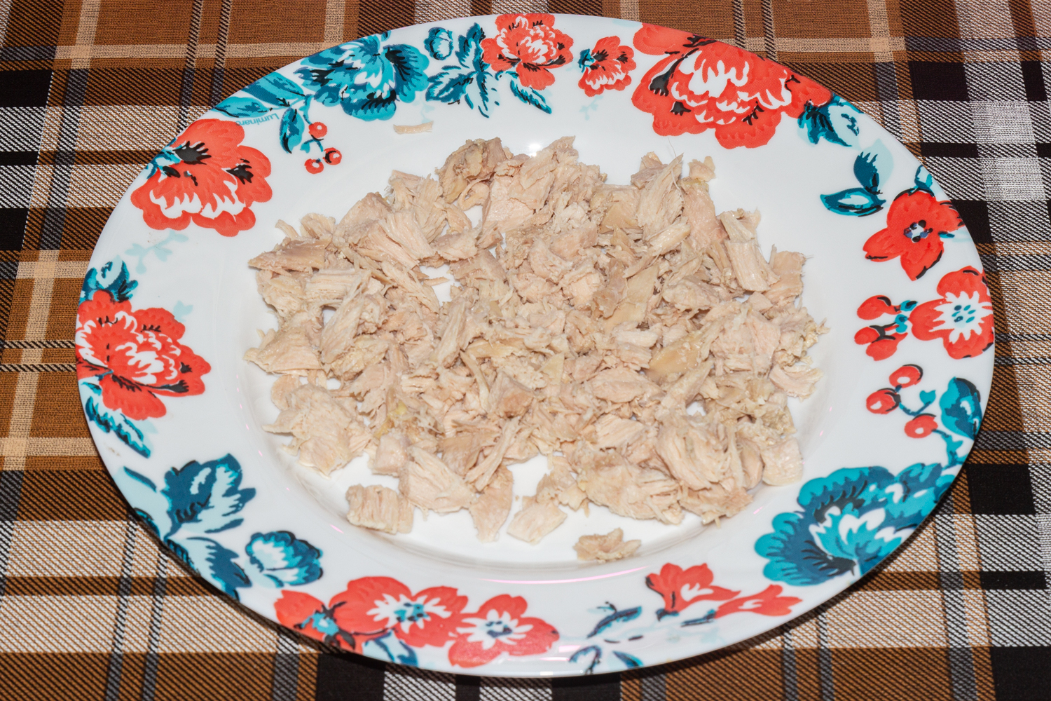 нарезанная курица по рецепту Салат с курицей и ананасами