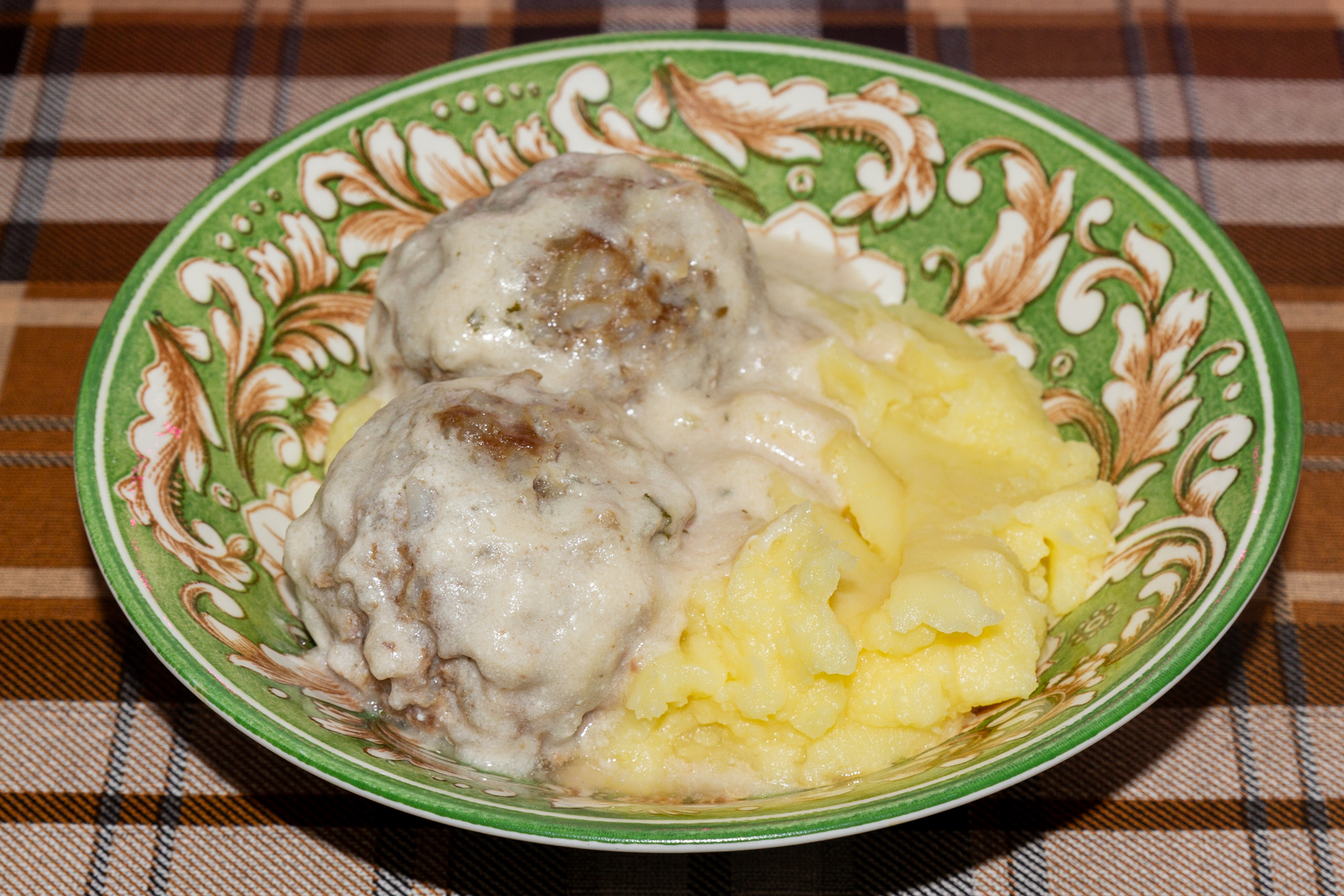 Фото к рецепту Тефтели со сметанным соусом Тефтели со сметанным соусом