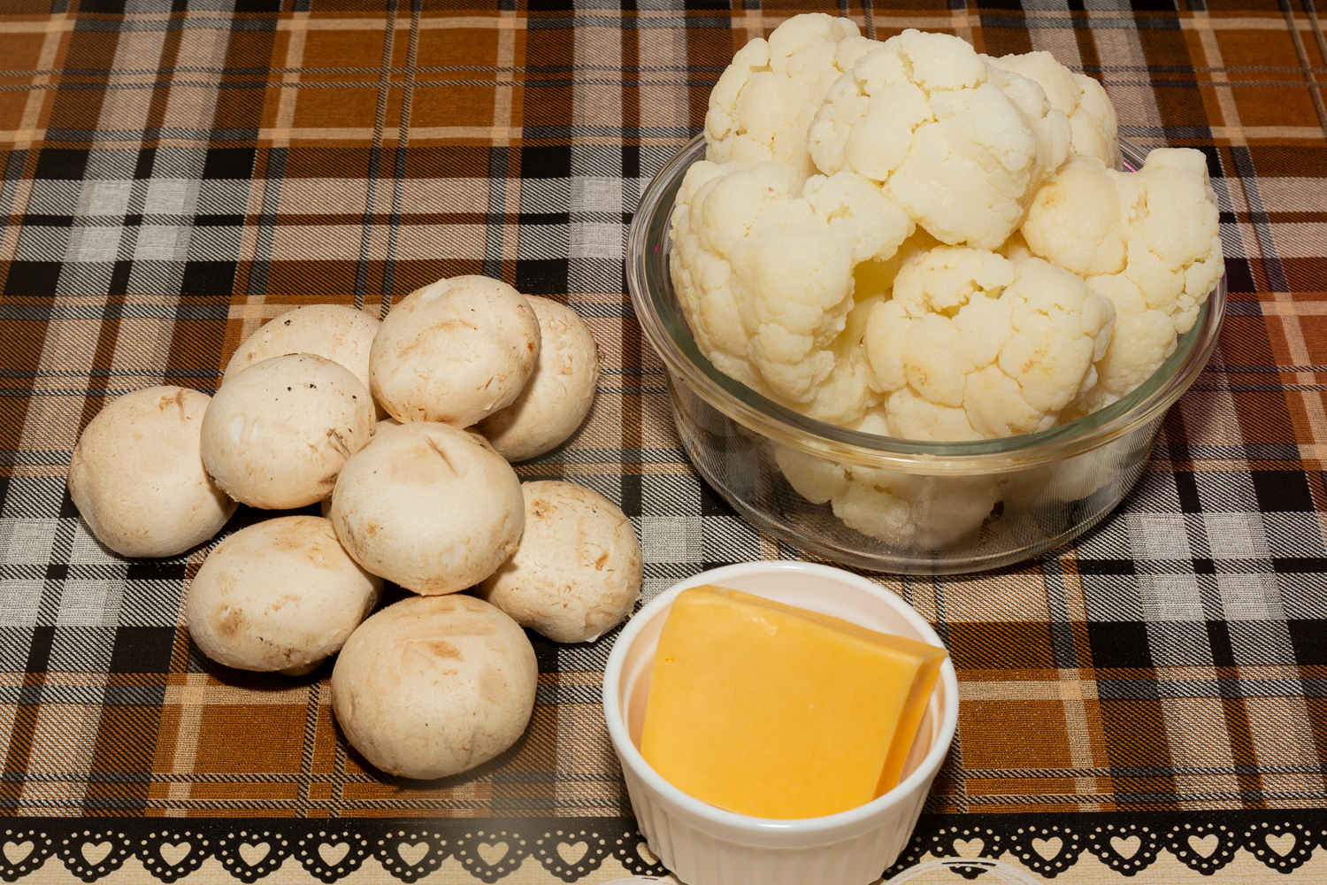 продукты для рецепта Цветная капуста, запечённая в сливочно-сметанном соусе с грибами