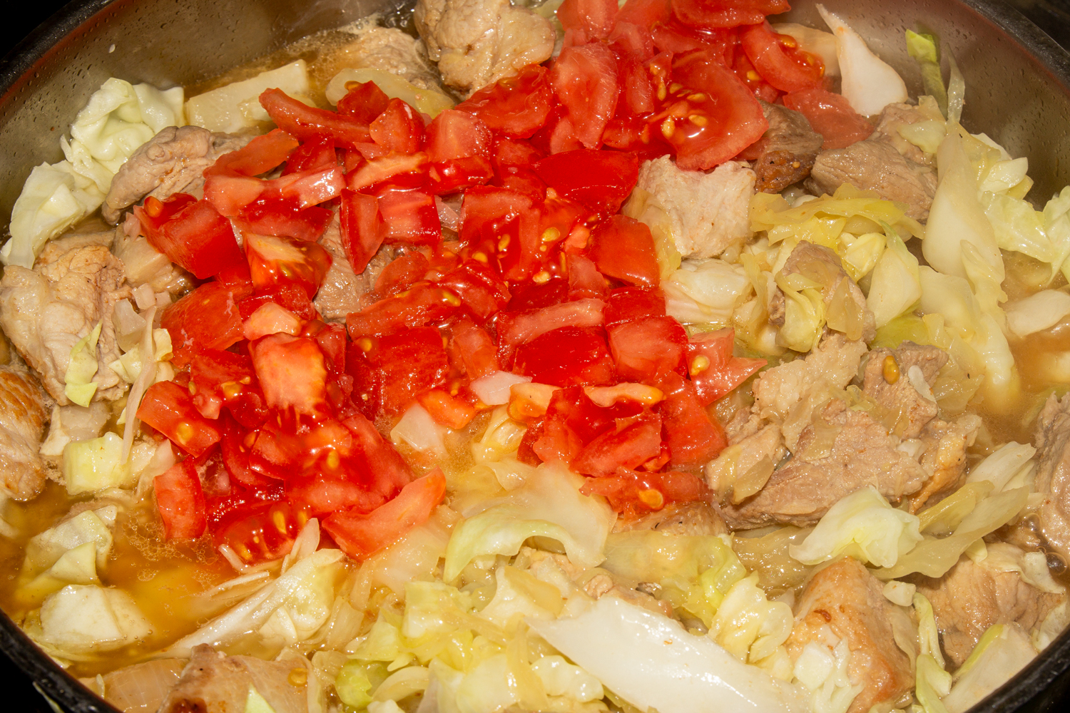 помидоры с мясом по рецепту Тушеная капуста со свининой