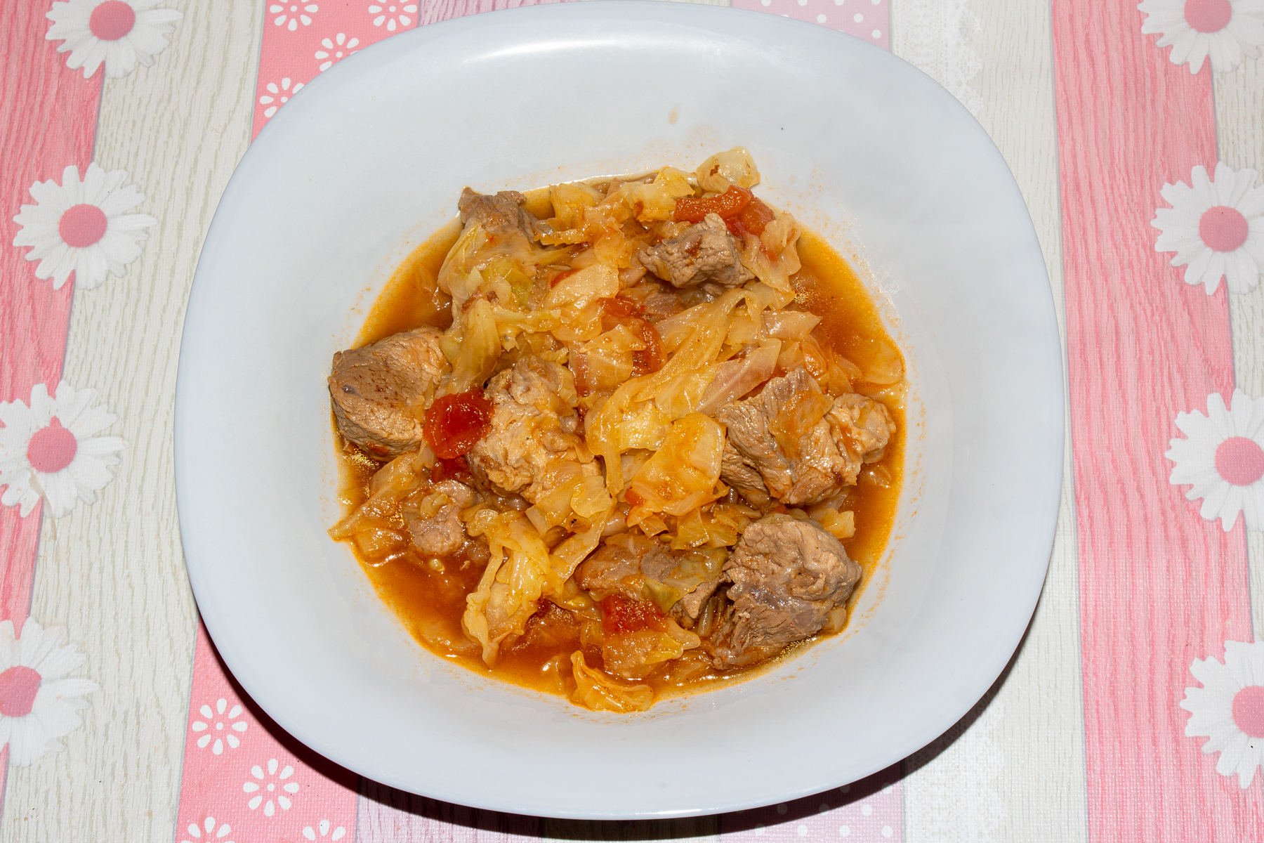 Тушеная капуста со свининой